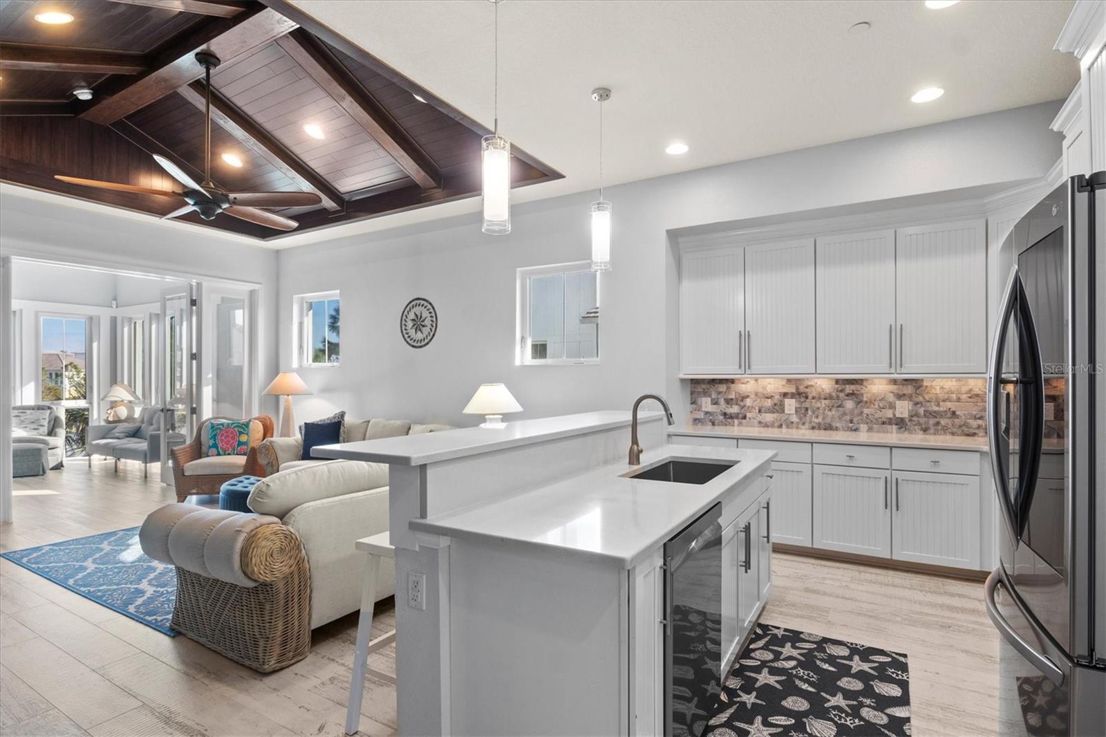 Listing photo id 10 for 319 Compass Point Drive 201