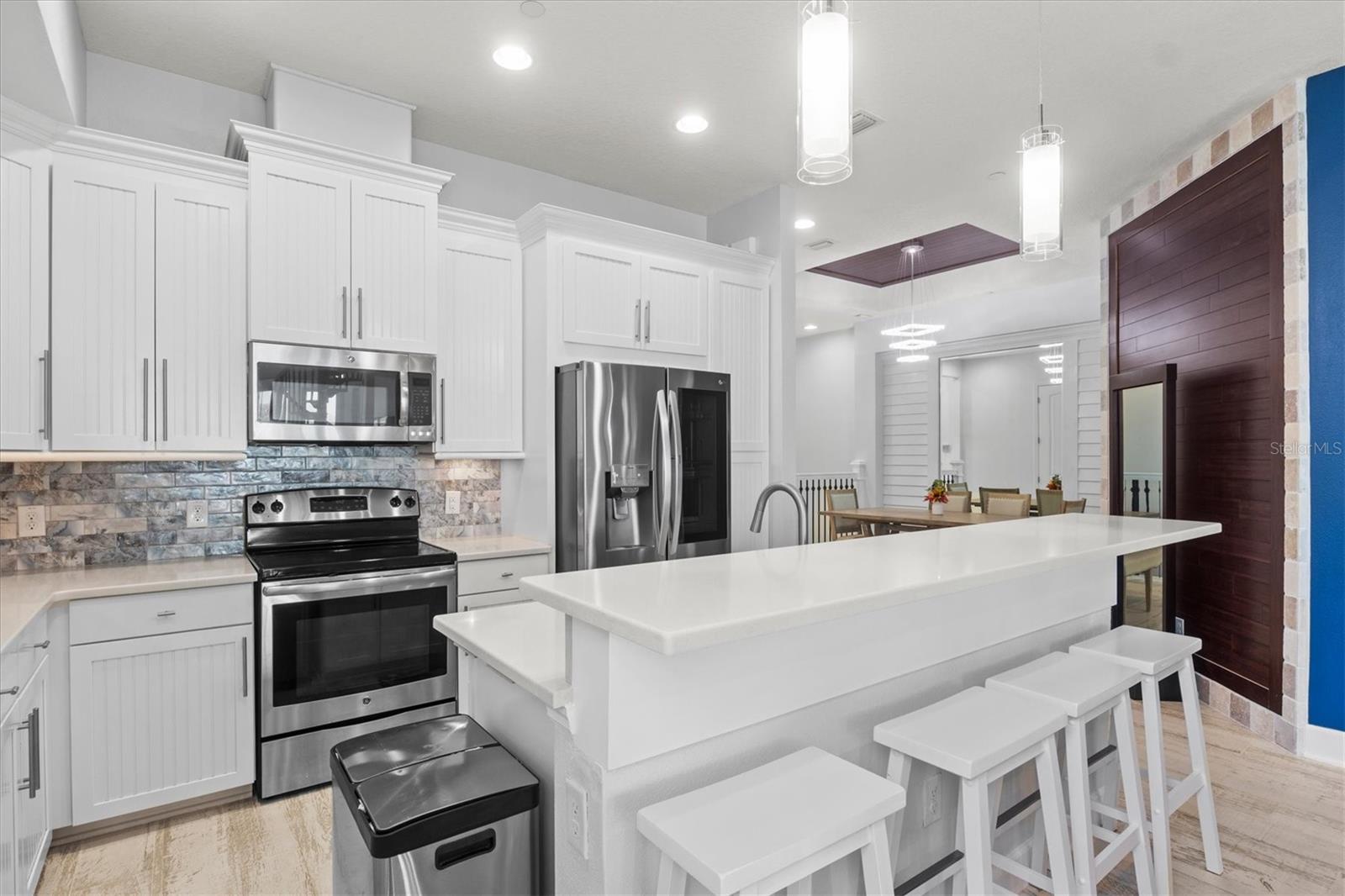 Listing photo id 14 for 319 Compass Point Drive 201