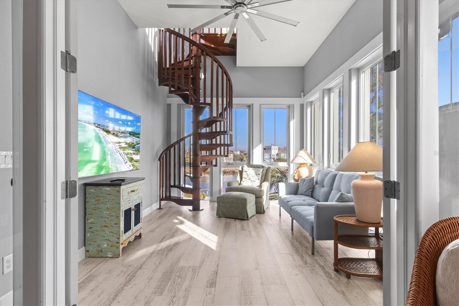 Listing photo id 18 for 319 Compass Point Drive 201