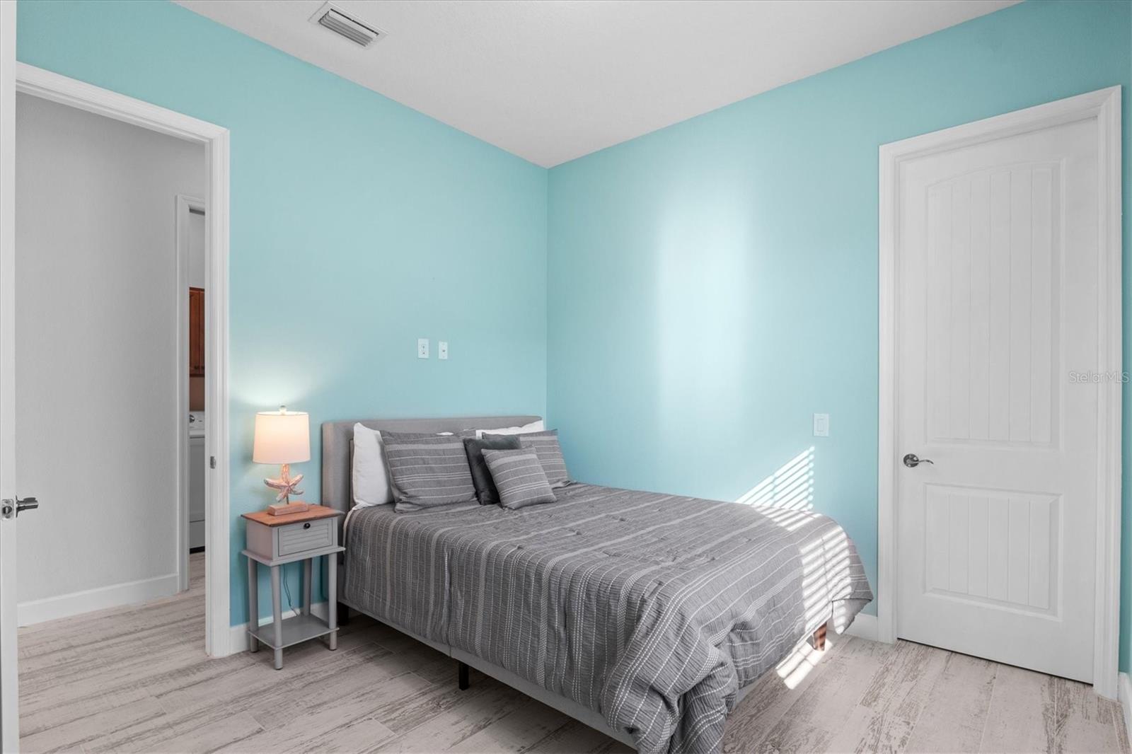 Listing photo id 37 for 319 Compass Point Drive 201