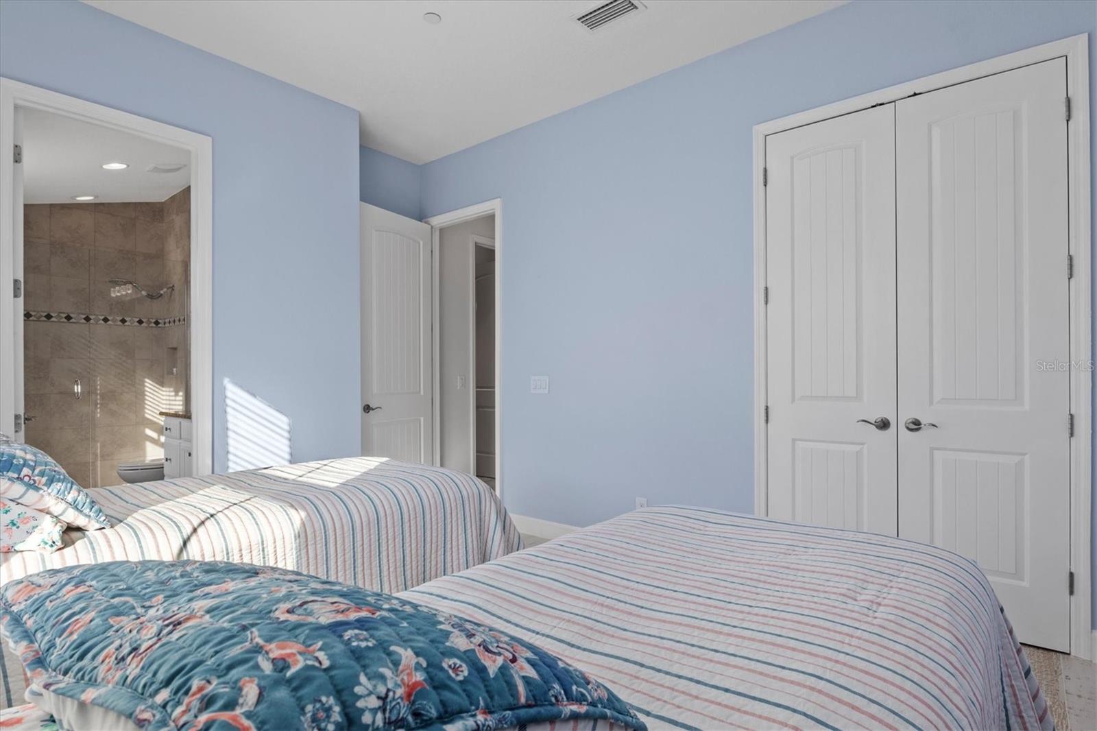 Listing photo id 41 for 319 Compass Point Drive 201
