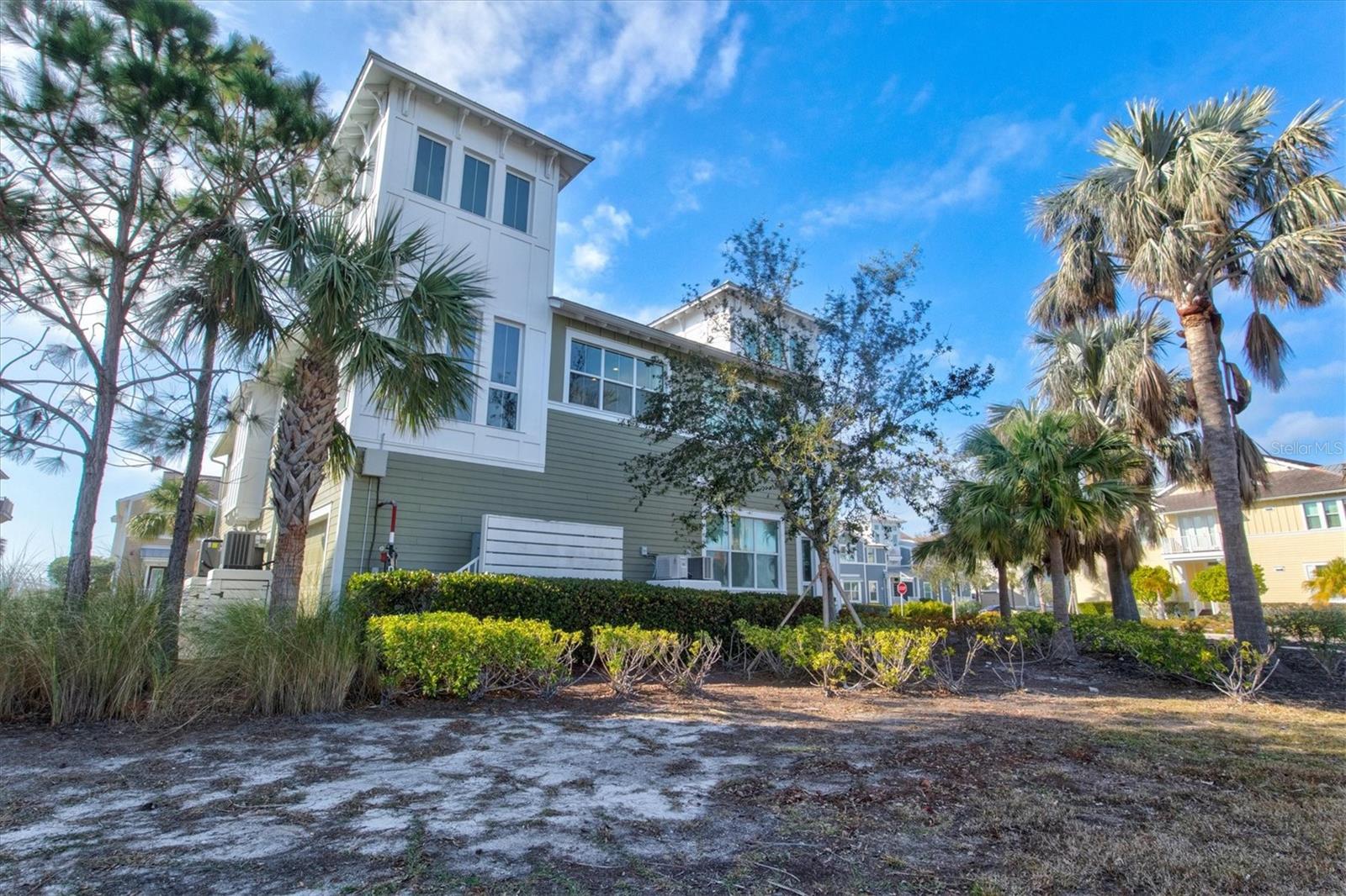 Listing photo id 3 for 319 Compass Point Drive 201