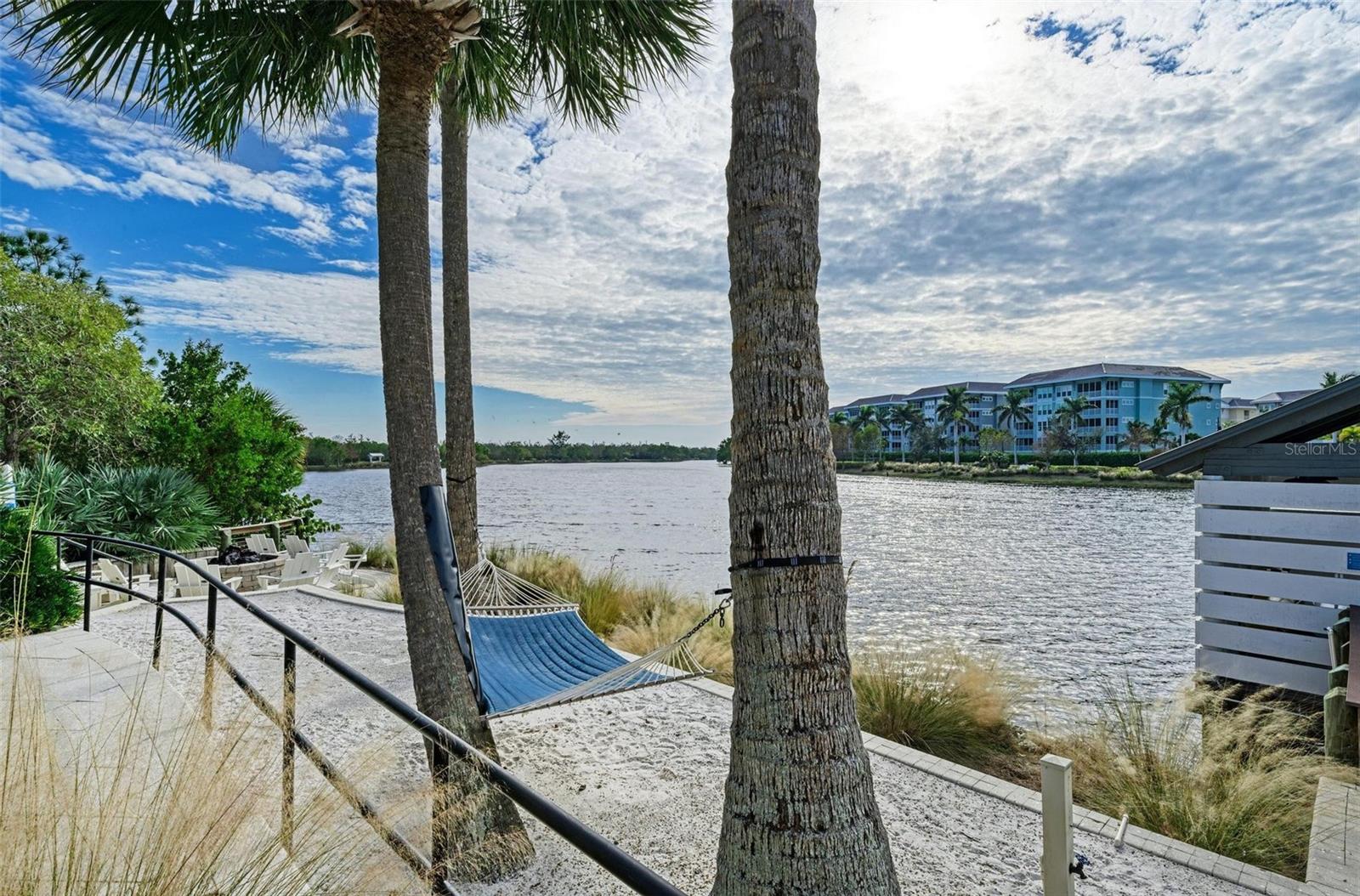 Listing photo id 90 for 319 Compass Point Drive 201