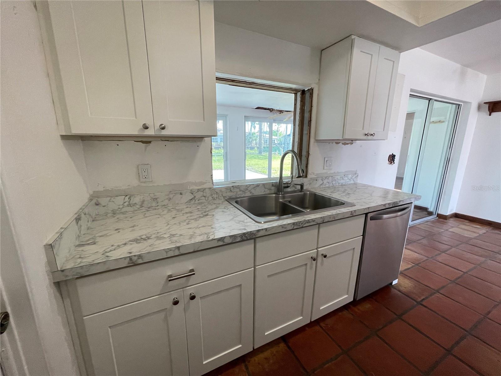 Image 13 of 52 For 3705 Chinaberry Road