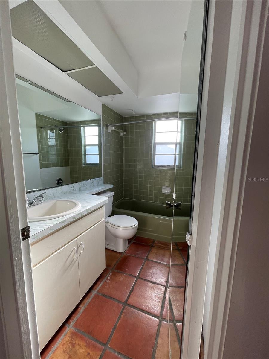 Image 34 of 52 For 3705 Chinaberry Road