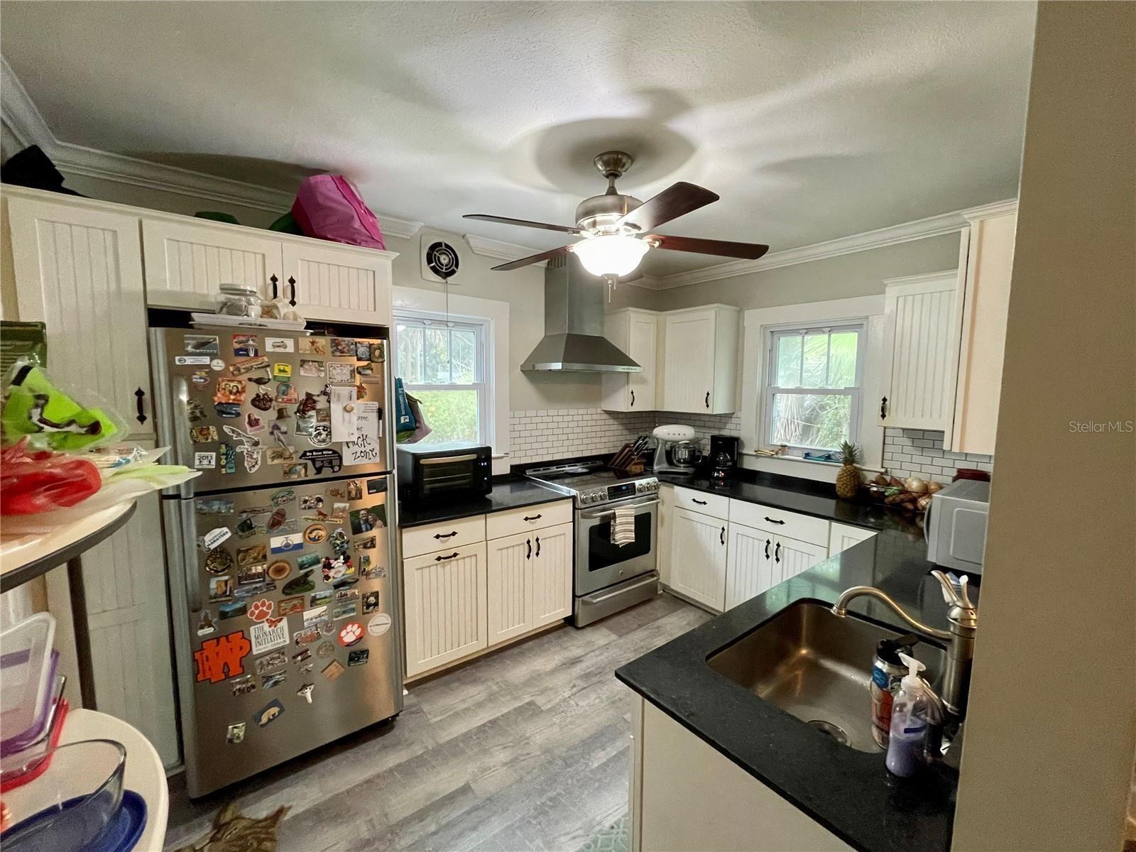 Image 17 of 41 For 2120 8th Avenue W