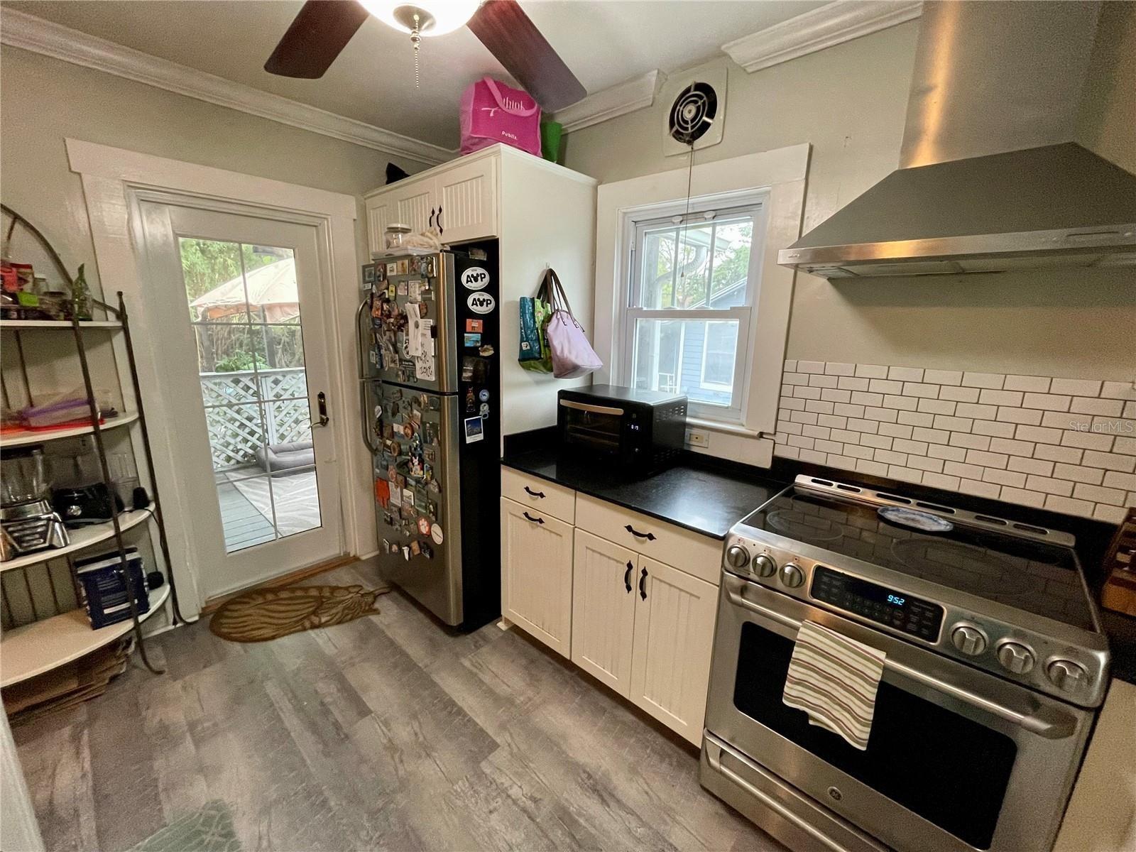 Image 19 of 41 For 2120 8th Avenue W