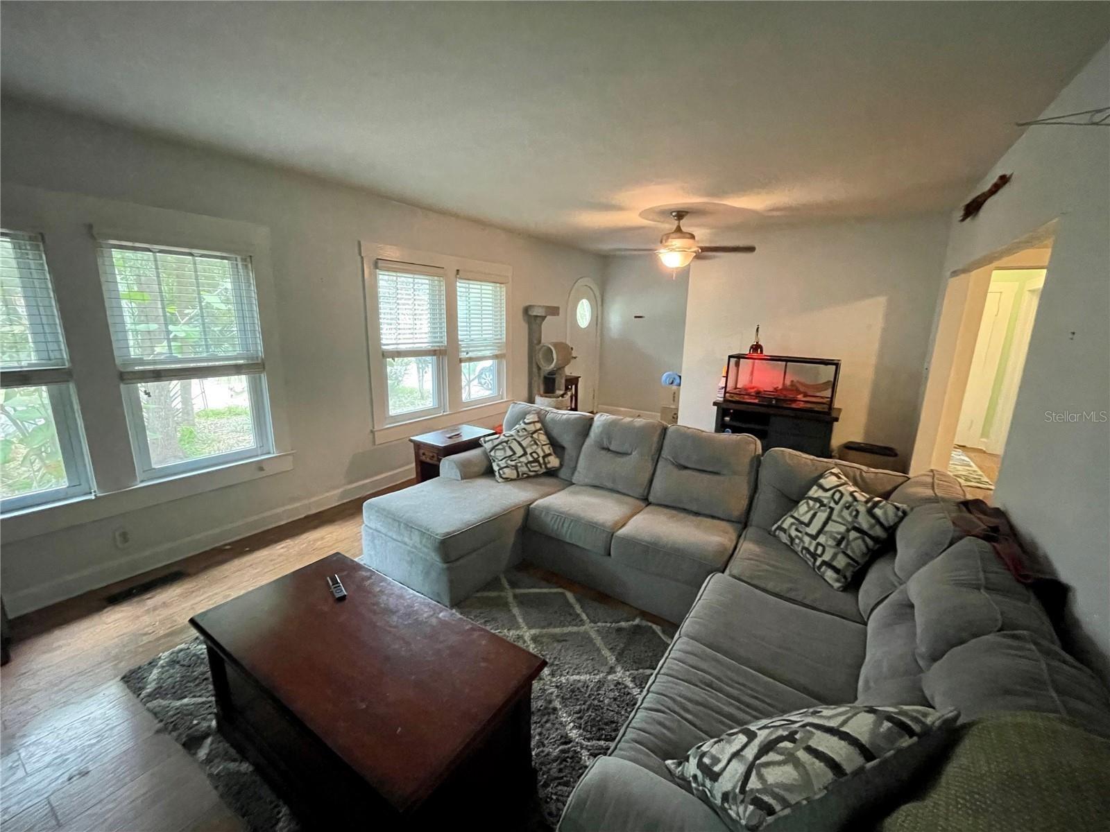 Image 4 of 41 For 2120 8th Avenue W