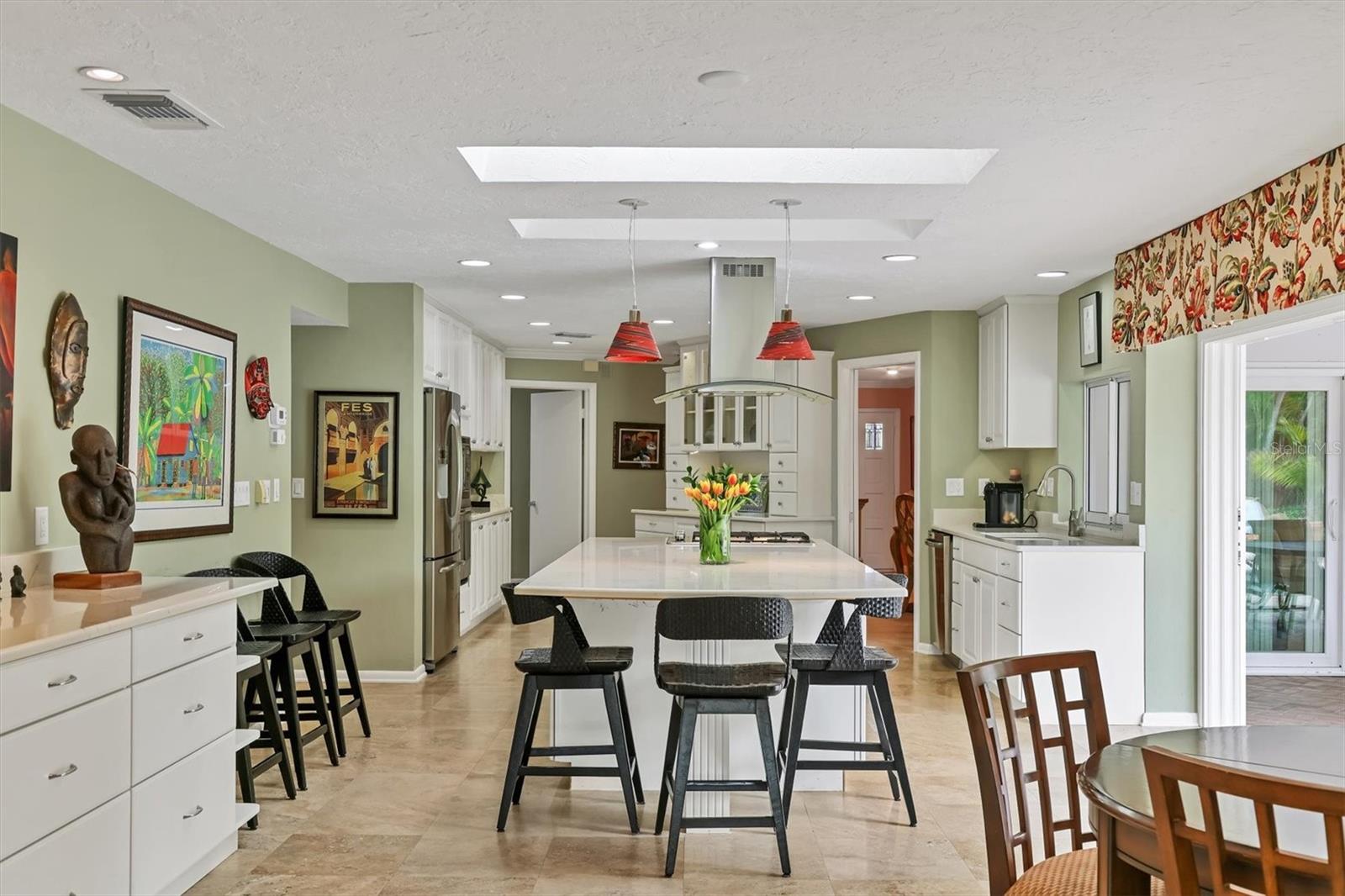 Image 18 of 100 For 250 Robin Drive