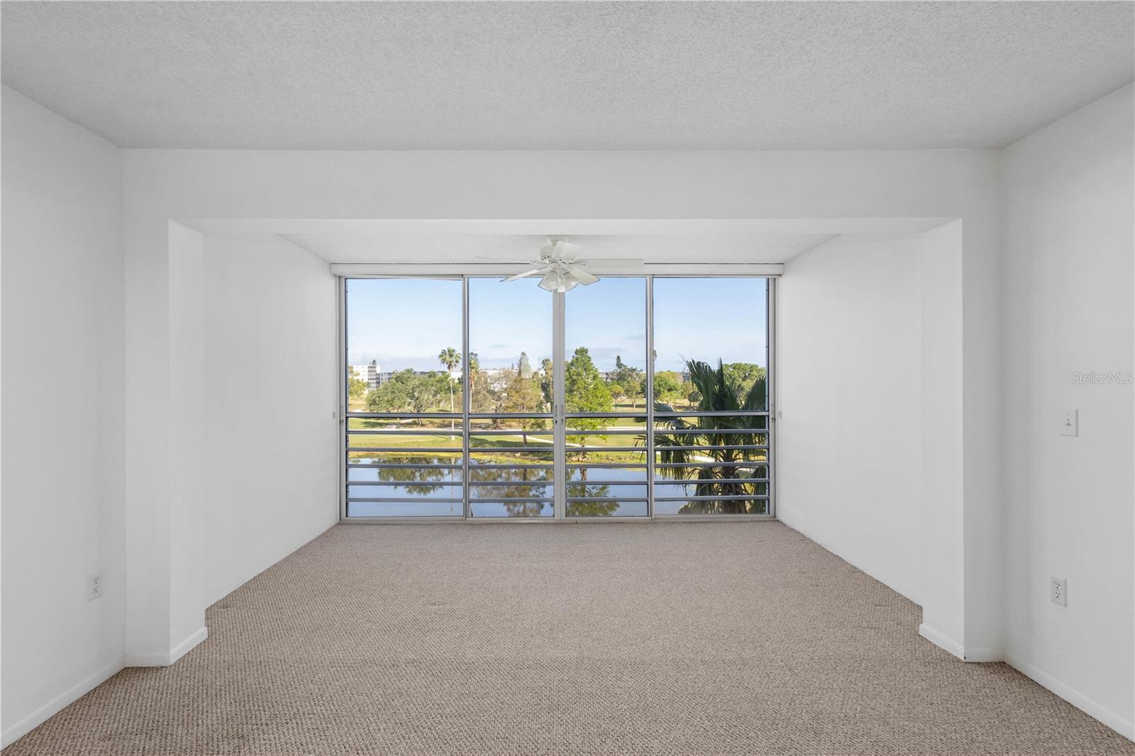 Image 11 of 39 For 4570 Pinebrook Circle 406