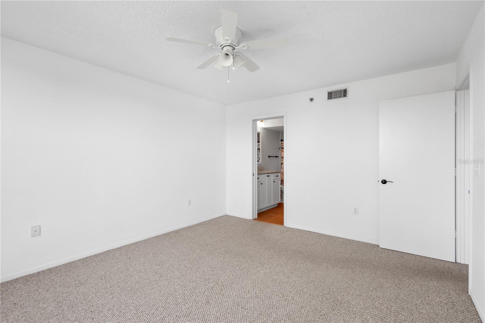 Image 15 of 39 For 4570 Pinebrook Circle 406