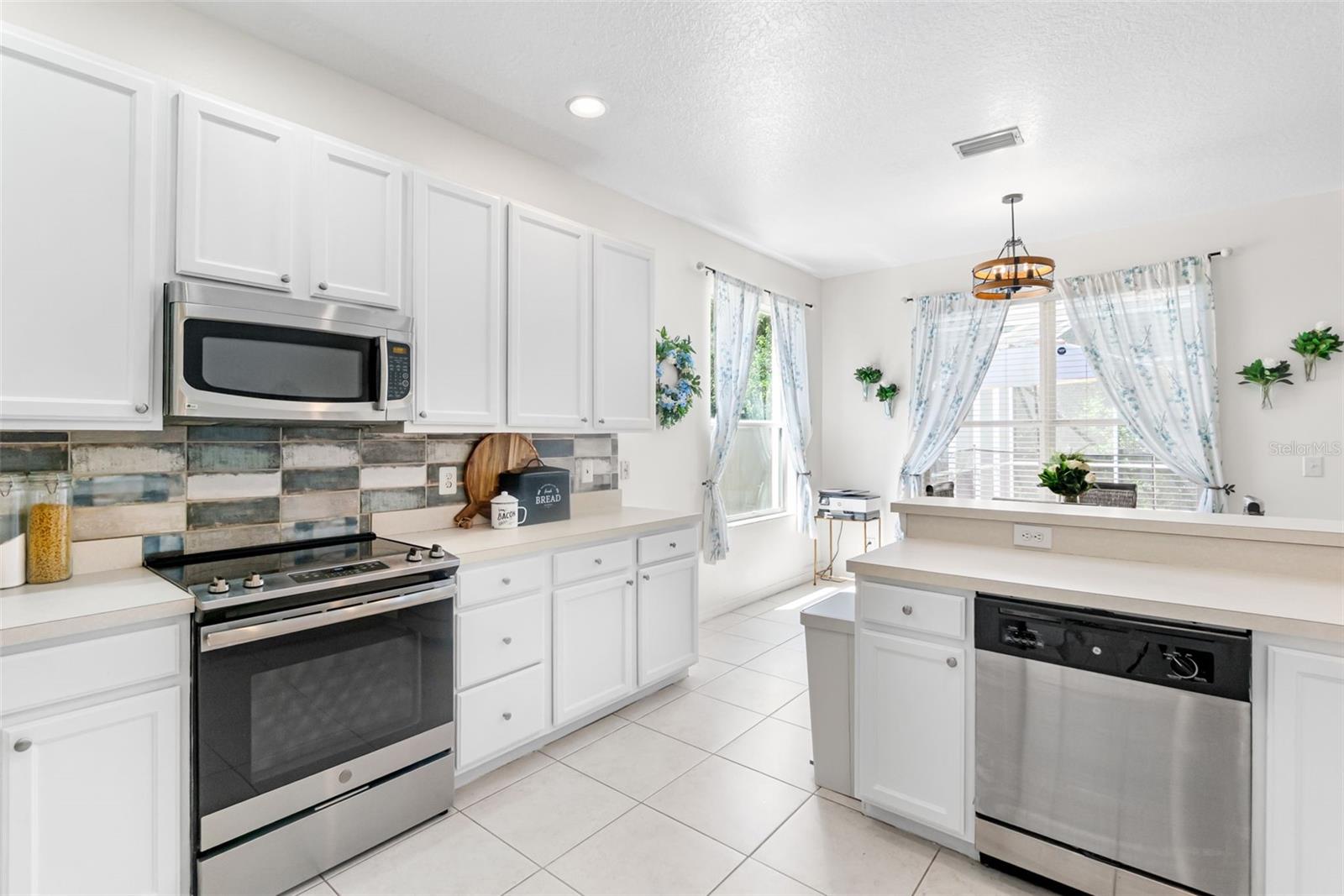Image 13 of 60 For 5915 43rd Court E