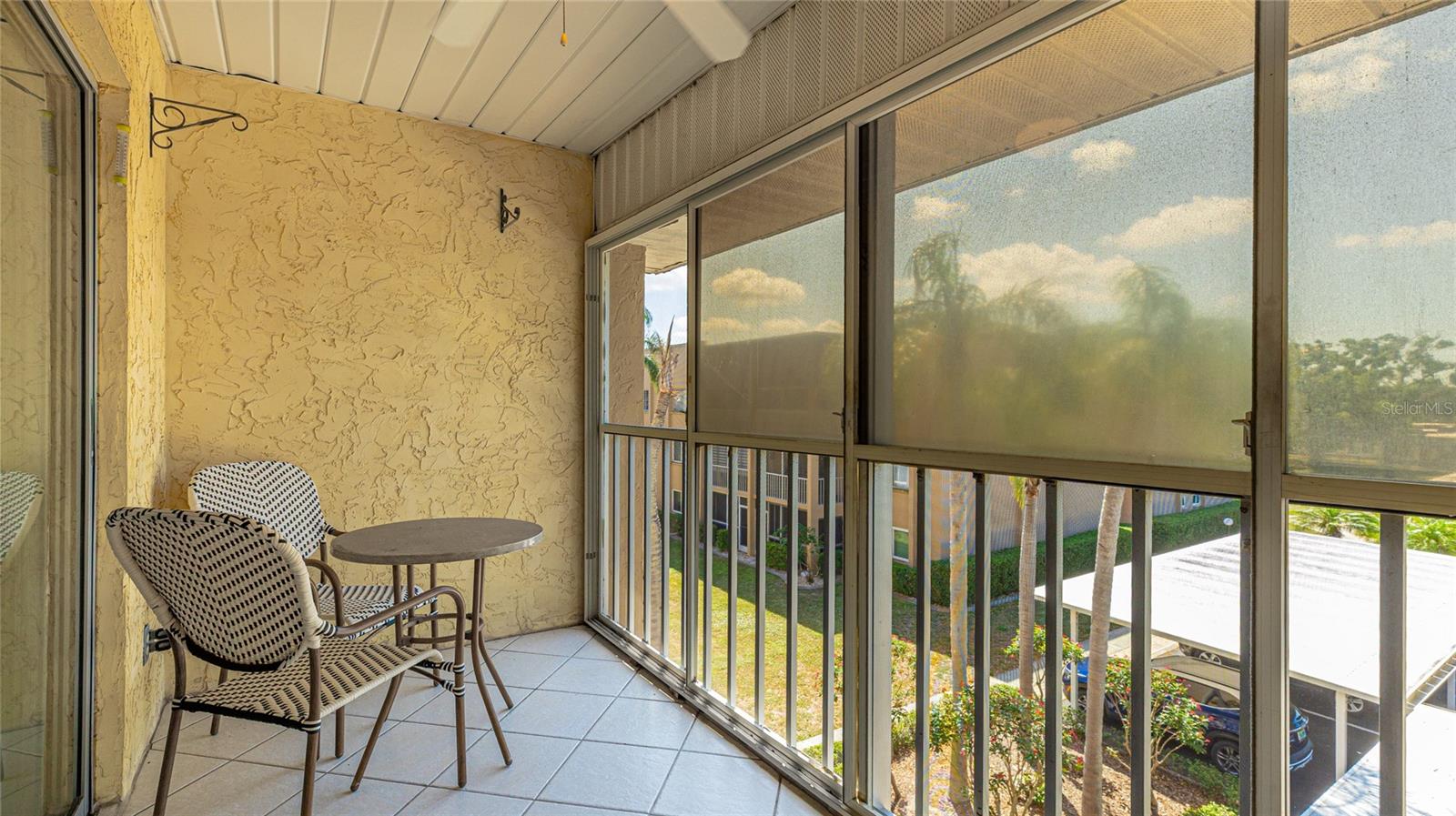 Image 19 of 28 For 1330 Glen Oaks Drive E 374d