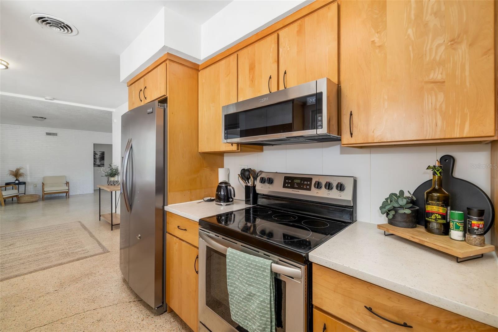 Image 13 of 53 For 2311 Sunnyside Place