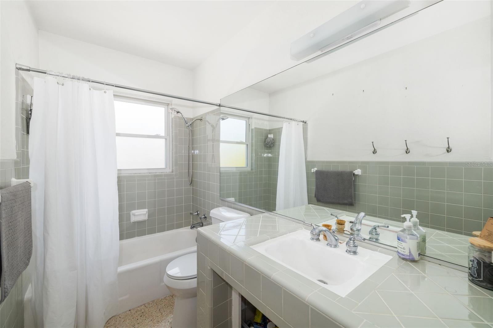 Image 19 of 53 For 2311 Sunnyside Place