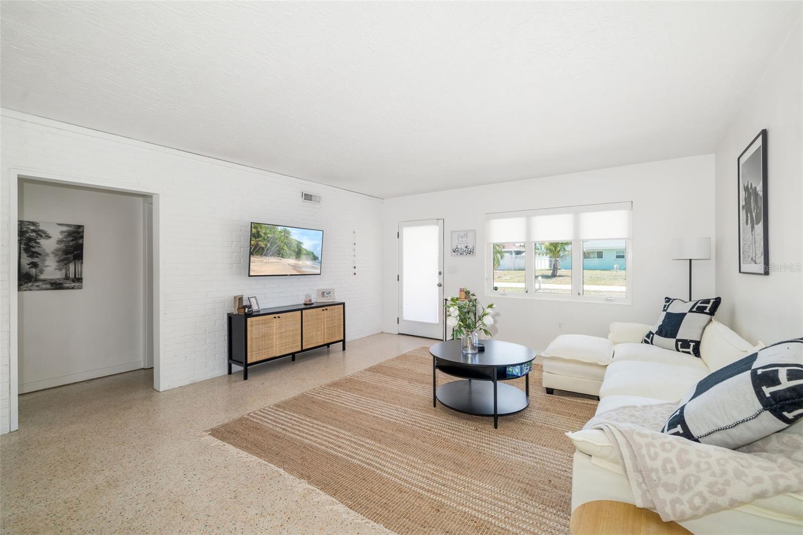 Image 4 of 53 For 2311 Sunnyside Place