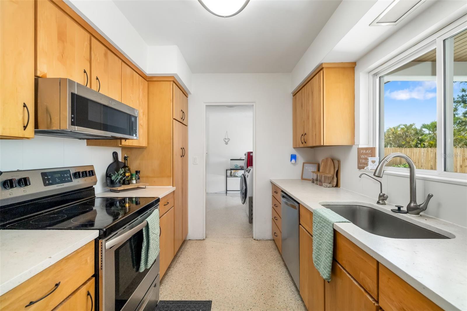 Image 9 of 53 For 2311 Sunnyside Place