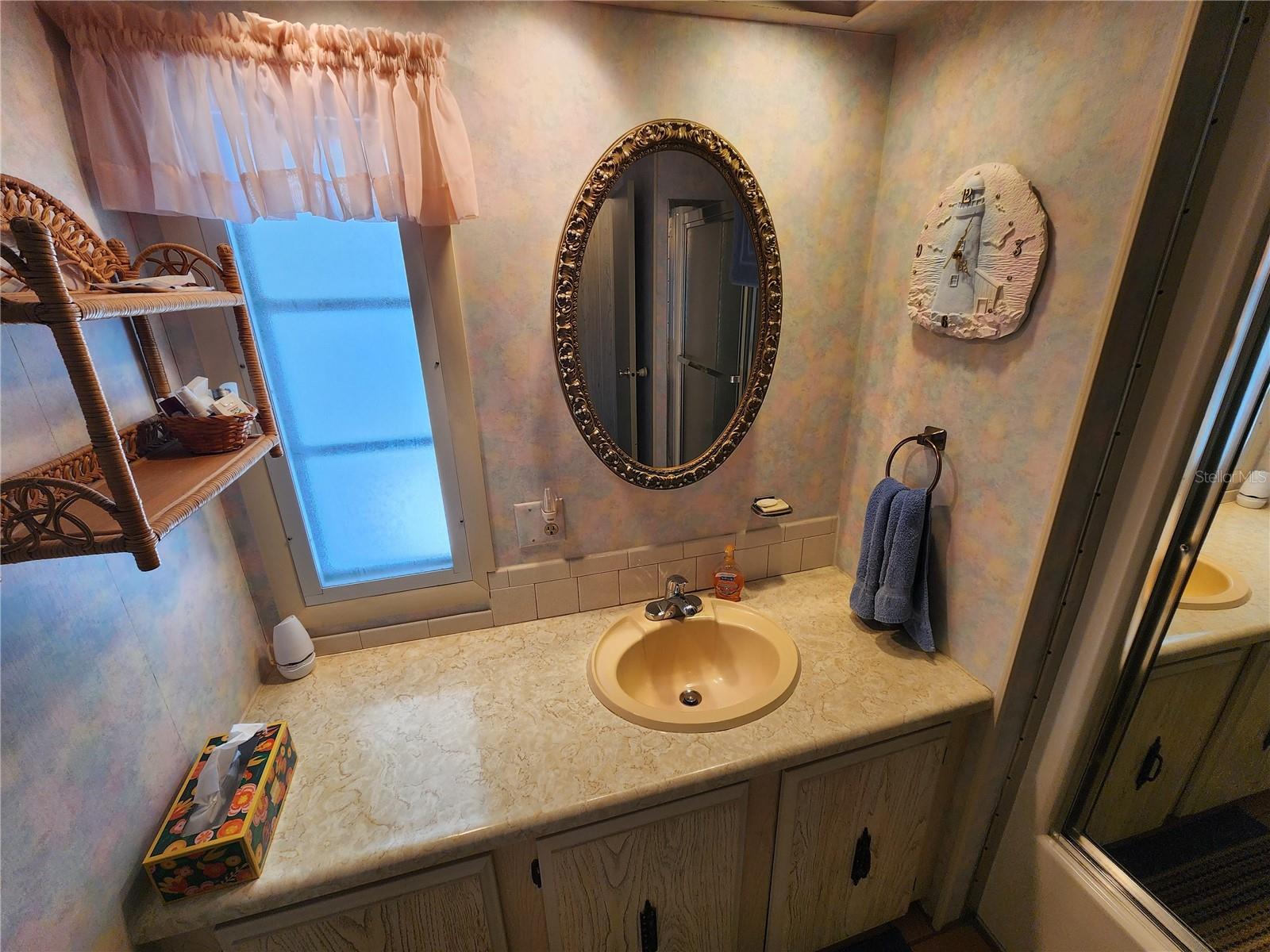 Image 18 of 32 For 808 53rd Avenue E 234