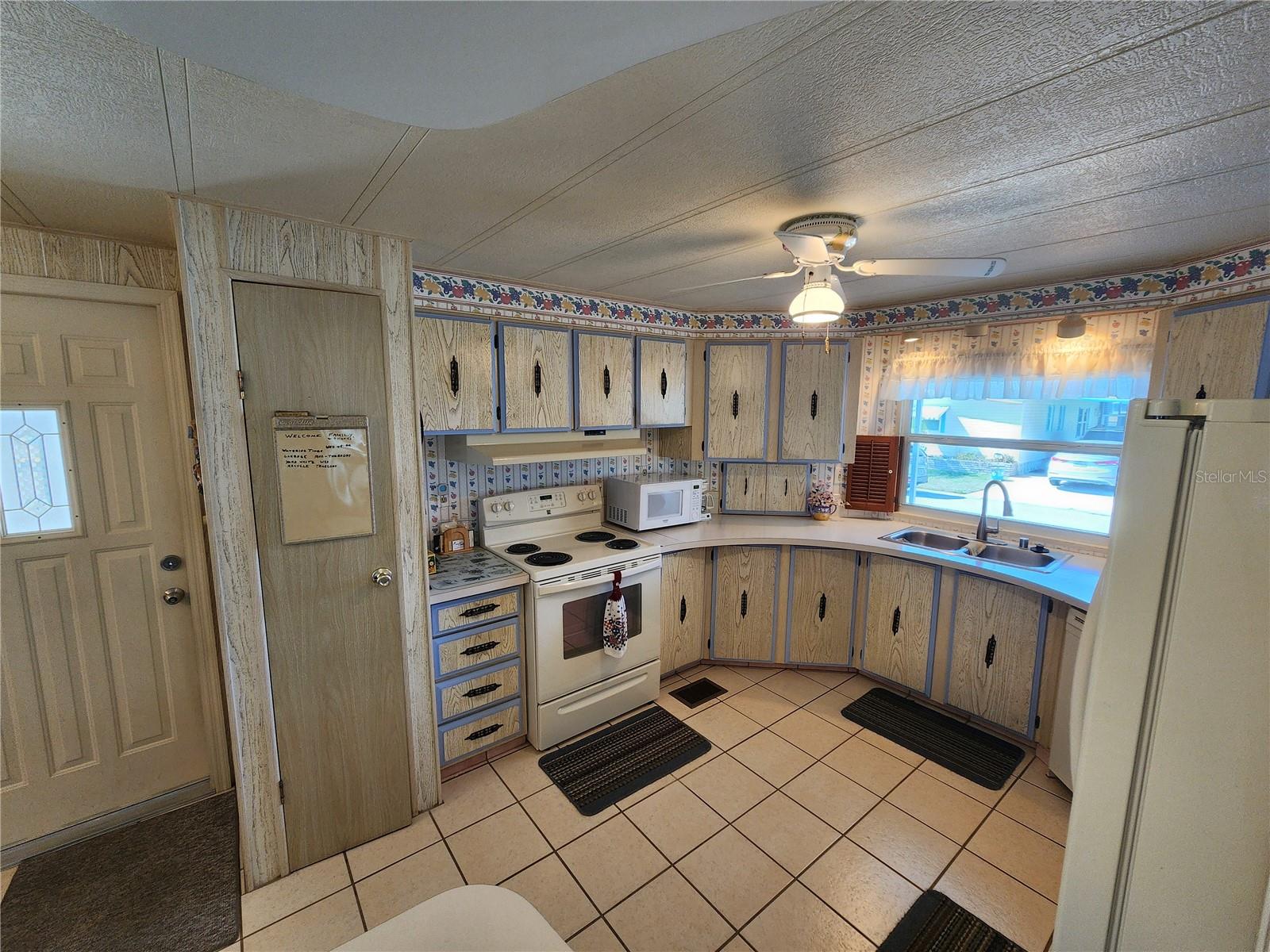 Image 8 of 32 For 808 53rd Avenue E 234
