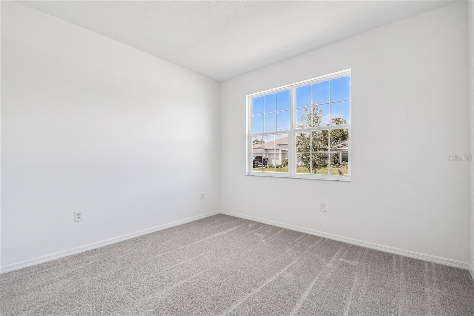 Image 13 of 90 For 260 Hillshire Place