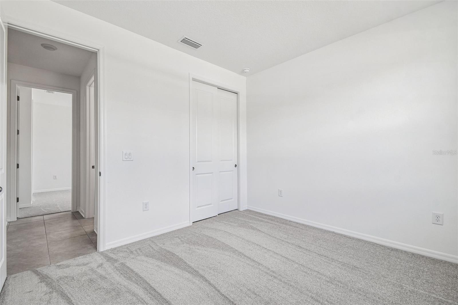 Image 14 of 90 For 260 Hillshire Place