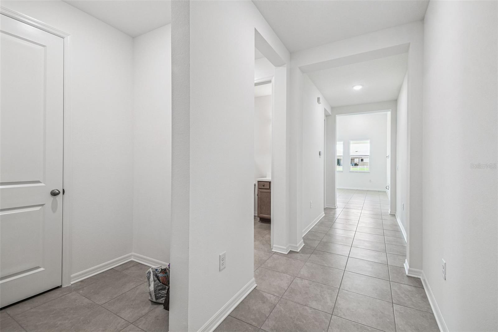 Image 15 of 90 For 260 Hillshire Place