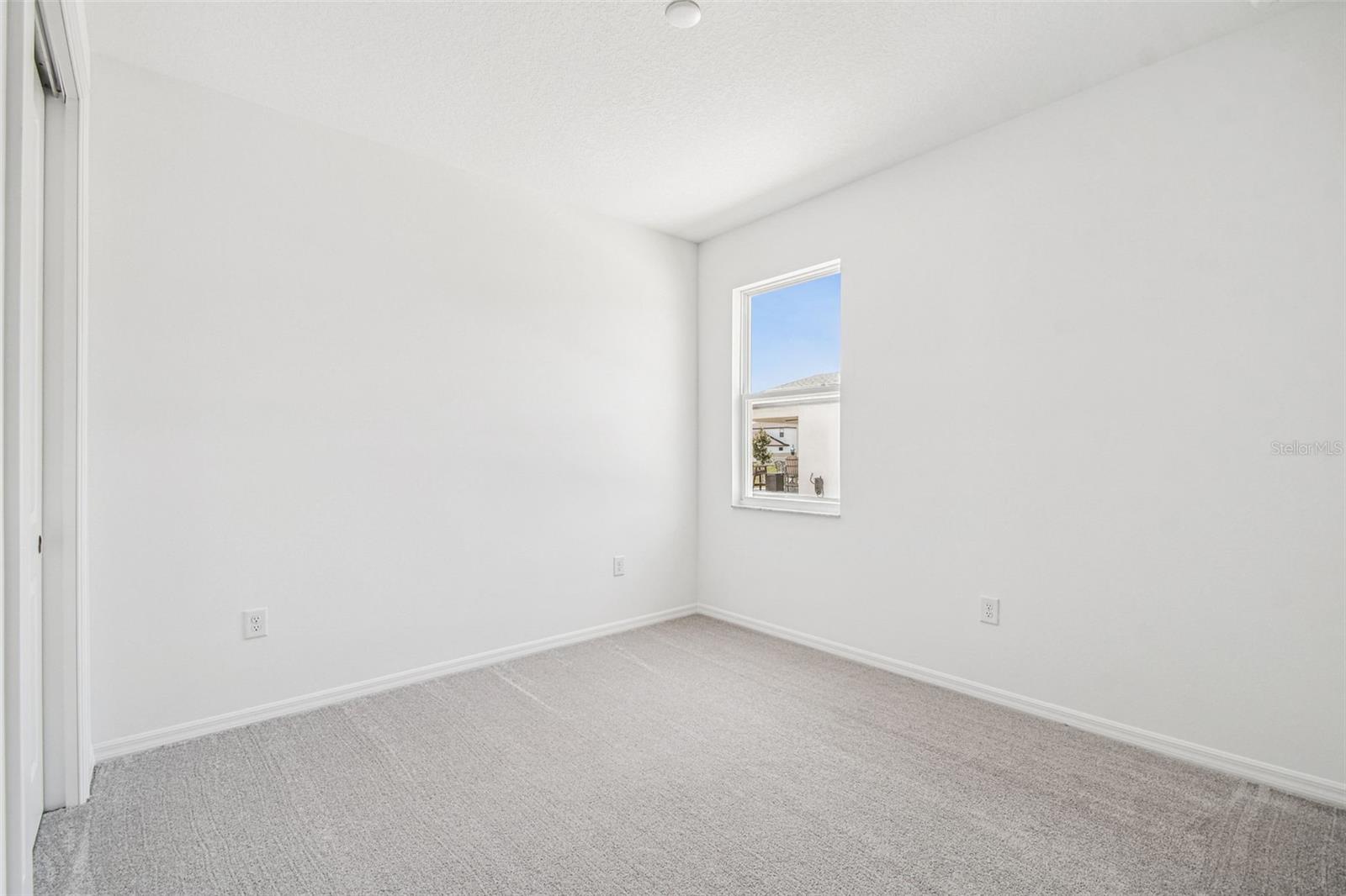 Image 17 of 90 For 260 Hillshire Place