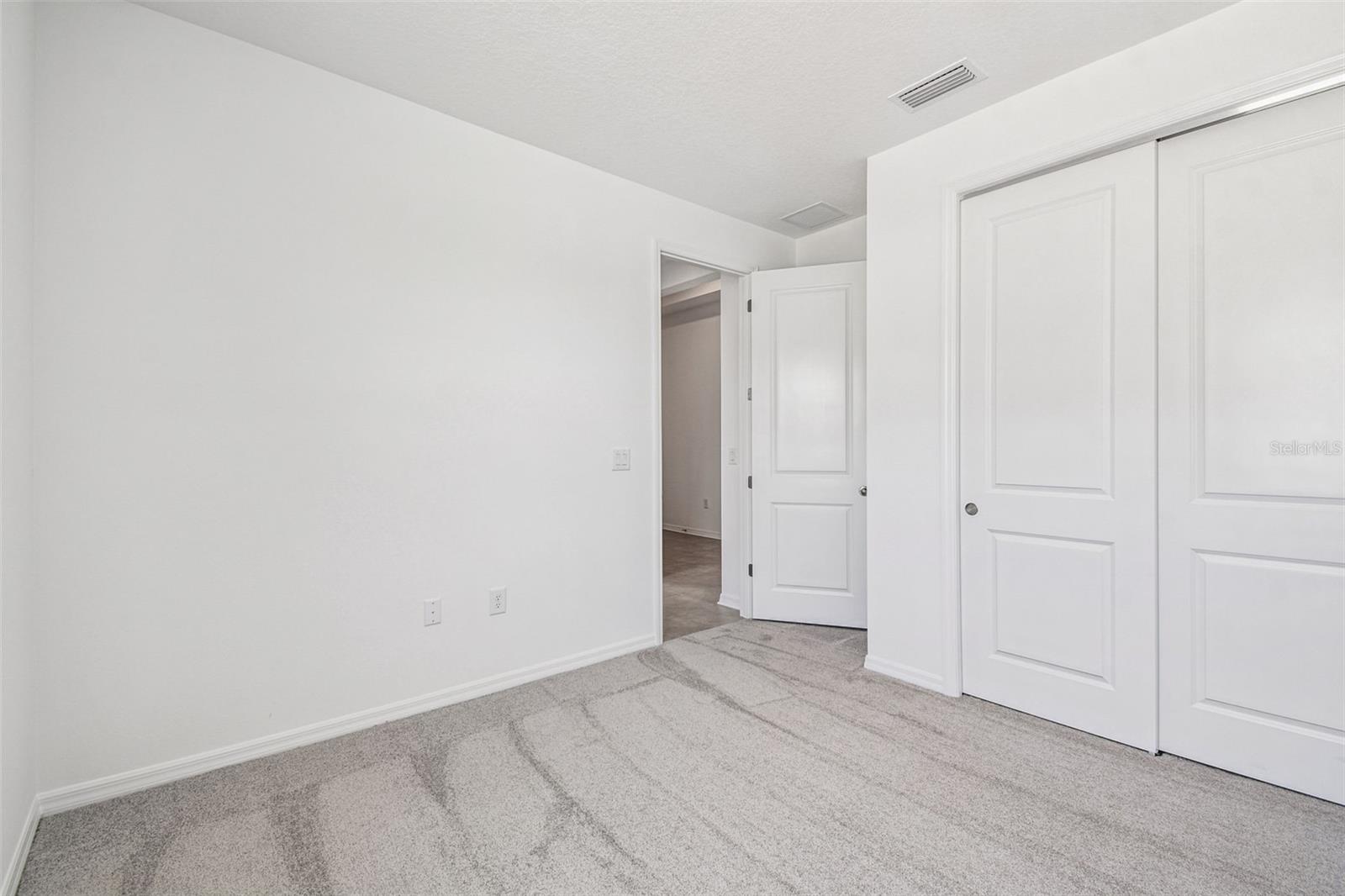 Image 18 of 90 For 260 Hillshire Place