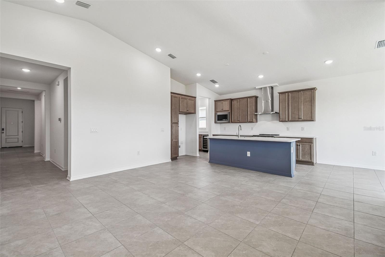 Image 19 of 90 For 260 Hillshire Place