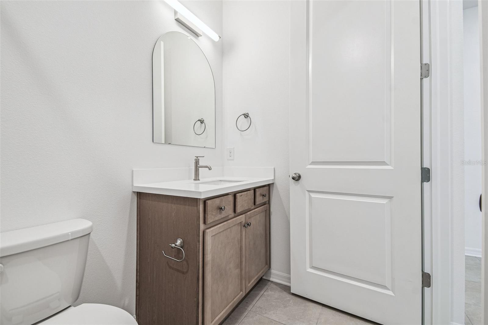 Image 20 of 90 For 260 Hillshire Place