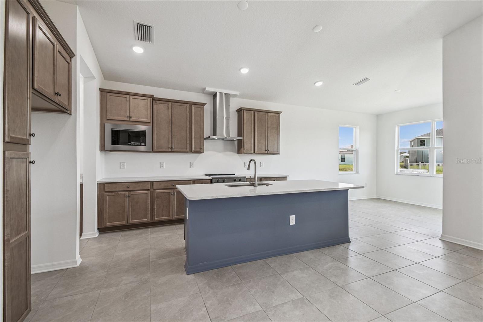 Image 22 of 90 For 260 Hillshire Place