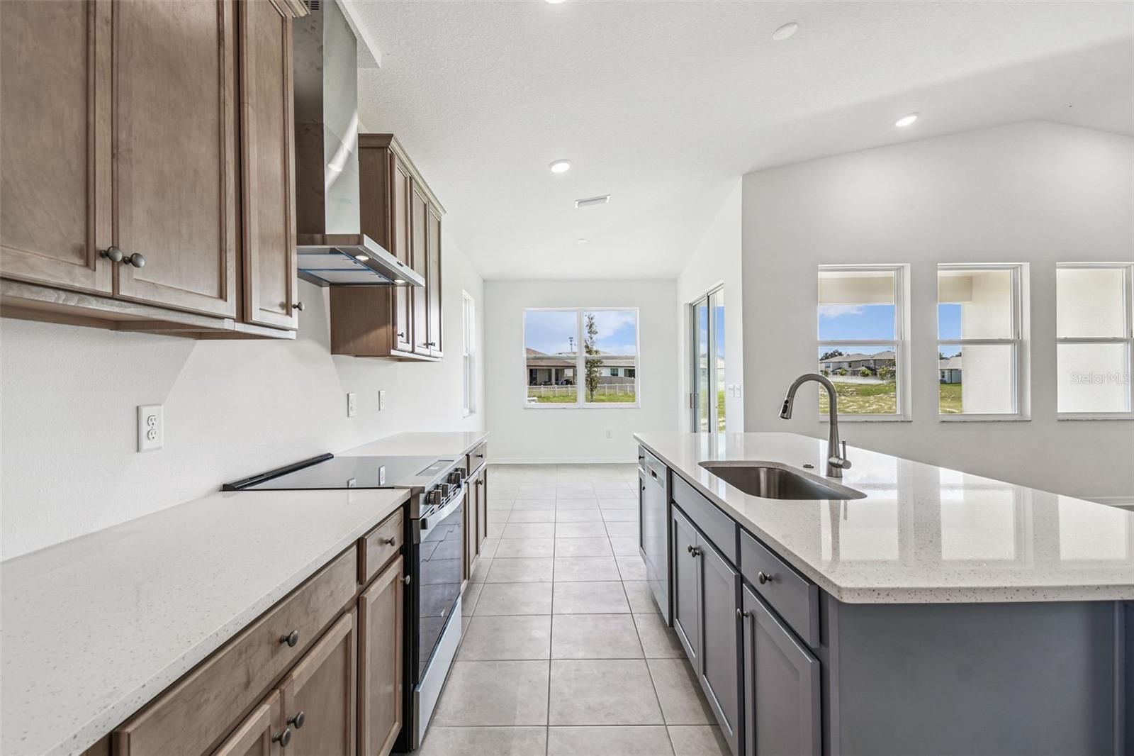 Image 23 of 90 For 260 Hillshire Place