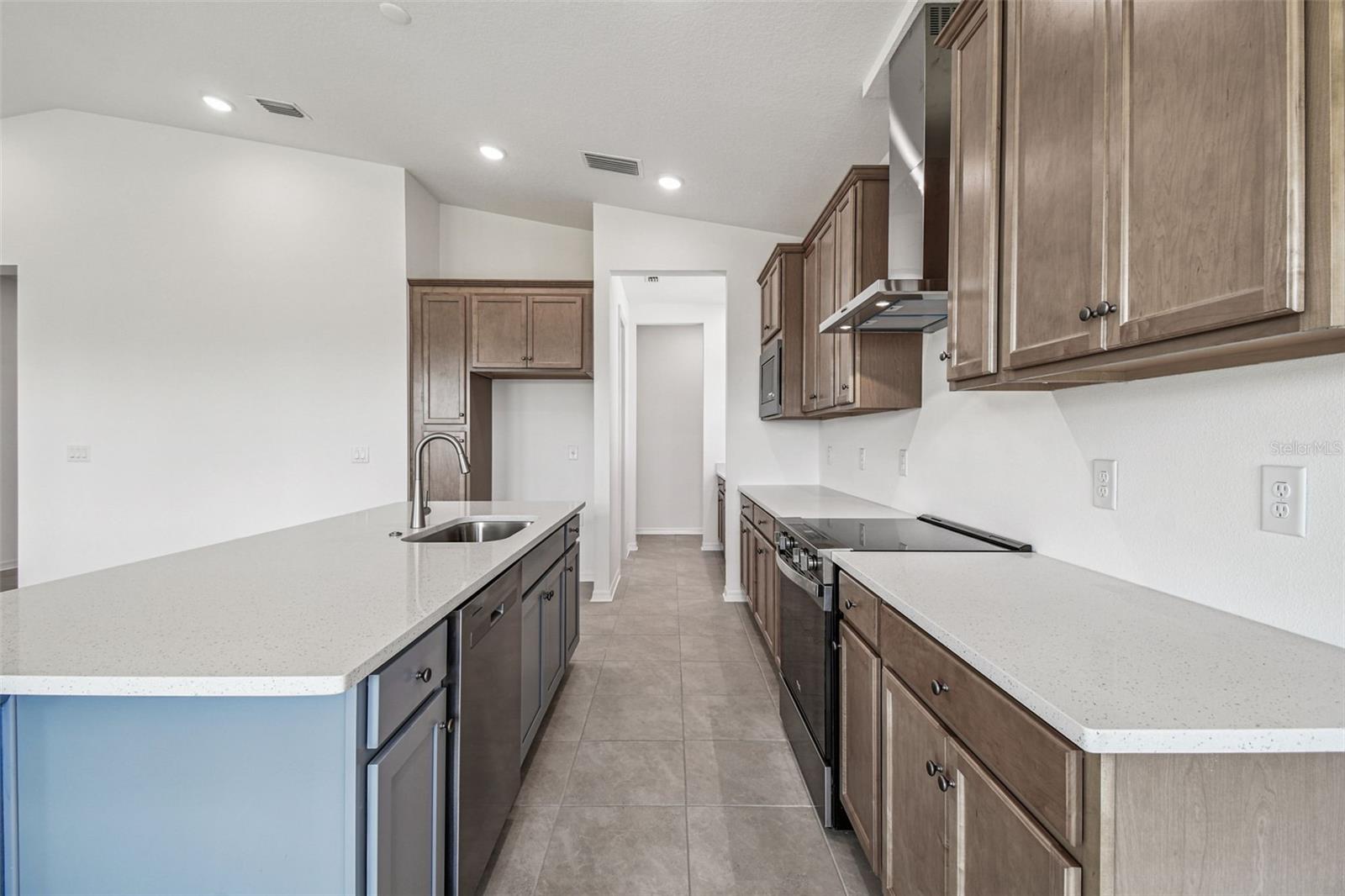 Image 25 of 90 For 260 Hillshire Place