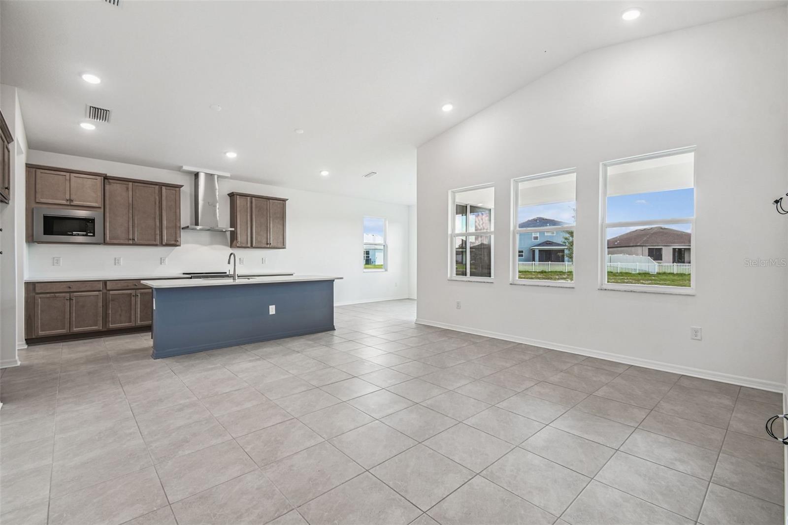 Image 27 of 90 For 260 Hillshire Place
