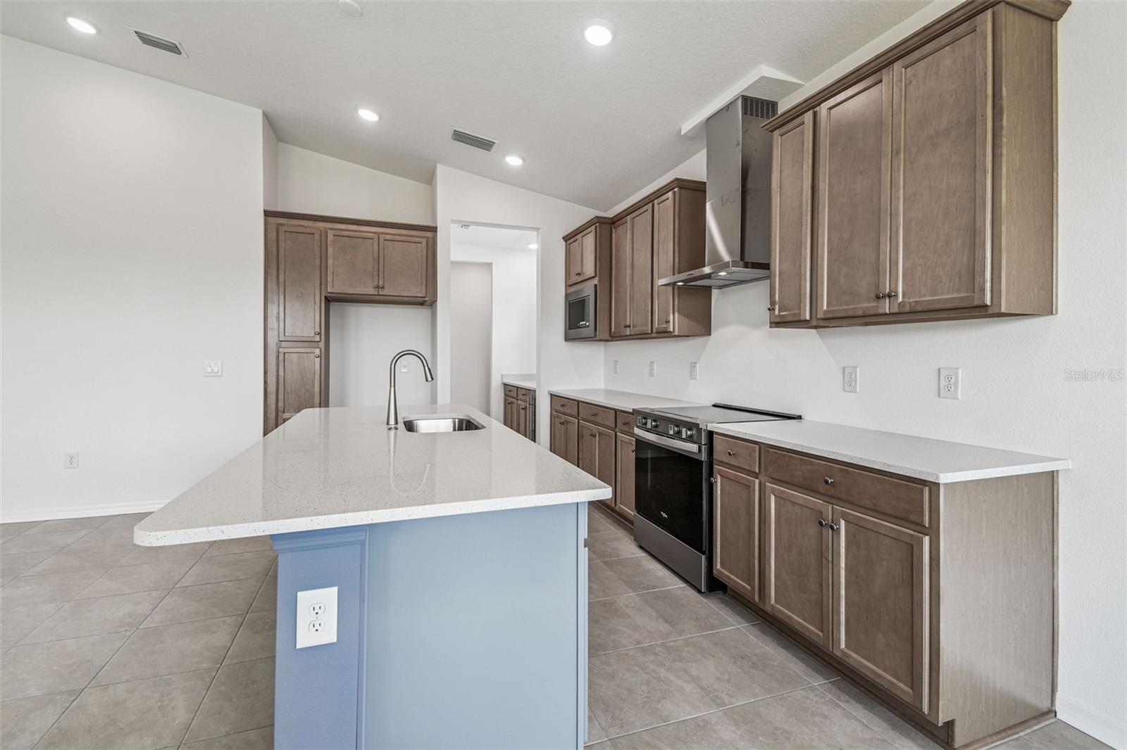 Image 29 of 90 For 260 Hillshire Place