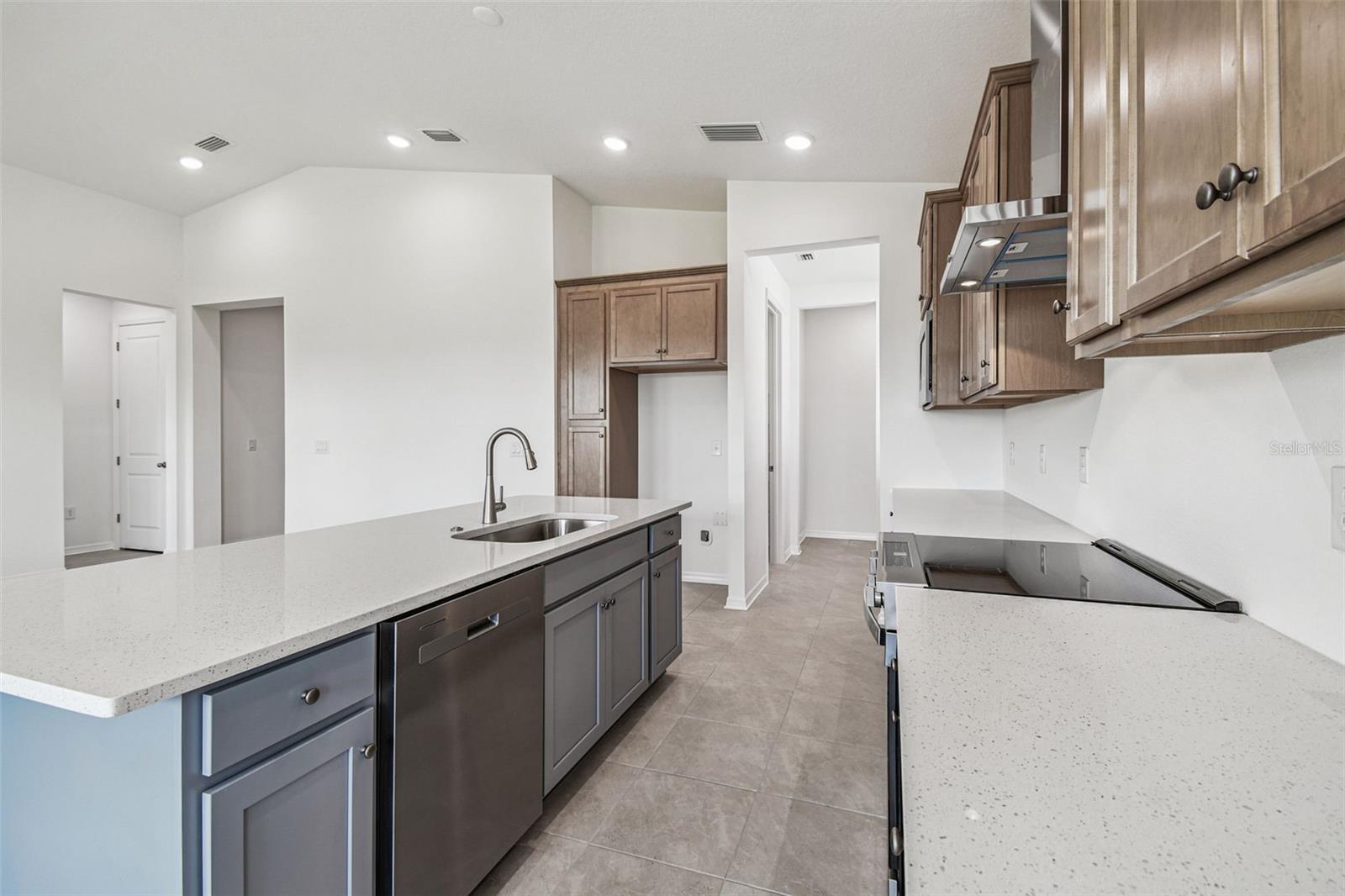 Image 31 of 90 For 260 Hillshire Place