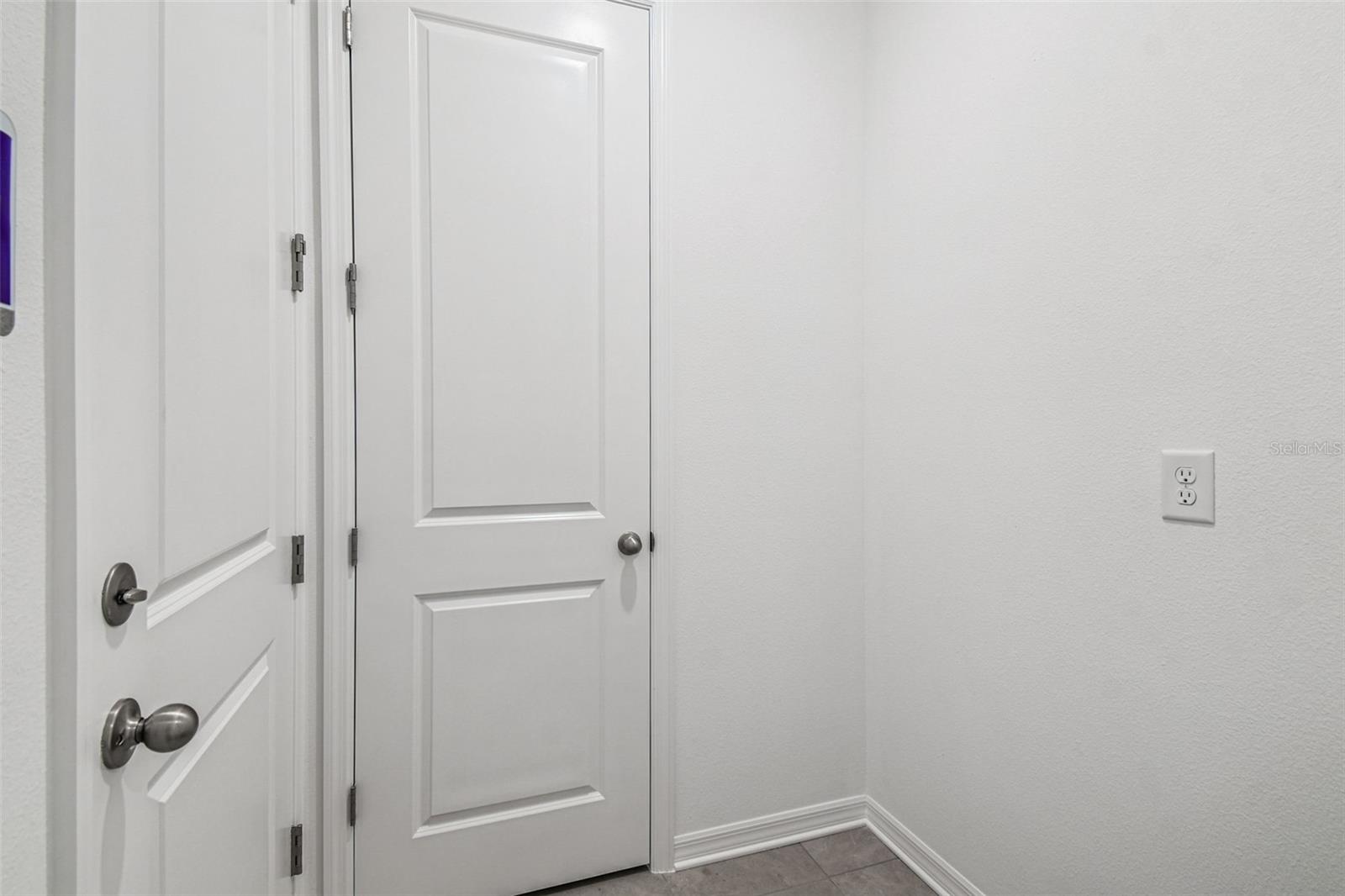Image 36 of 90 For 260 Hillshire Place