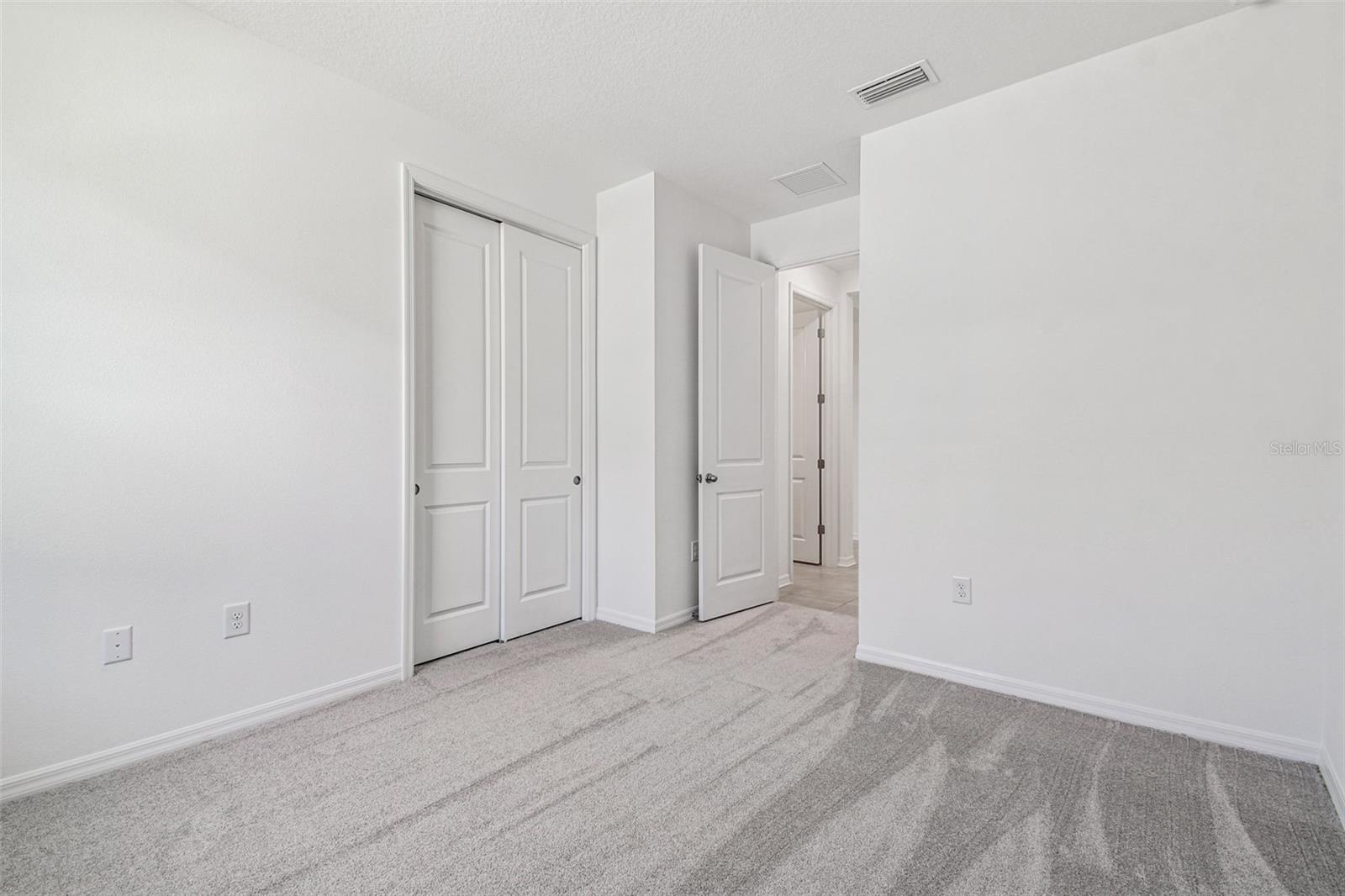 Image 37 of 90 For 260 Hillshire Place