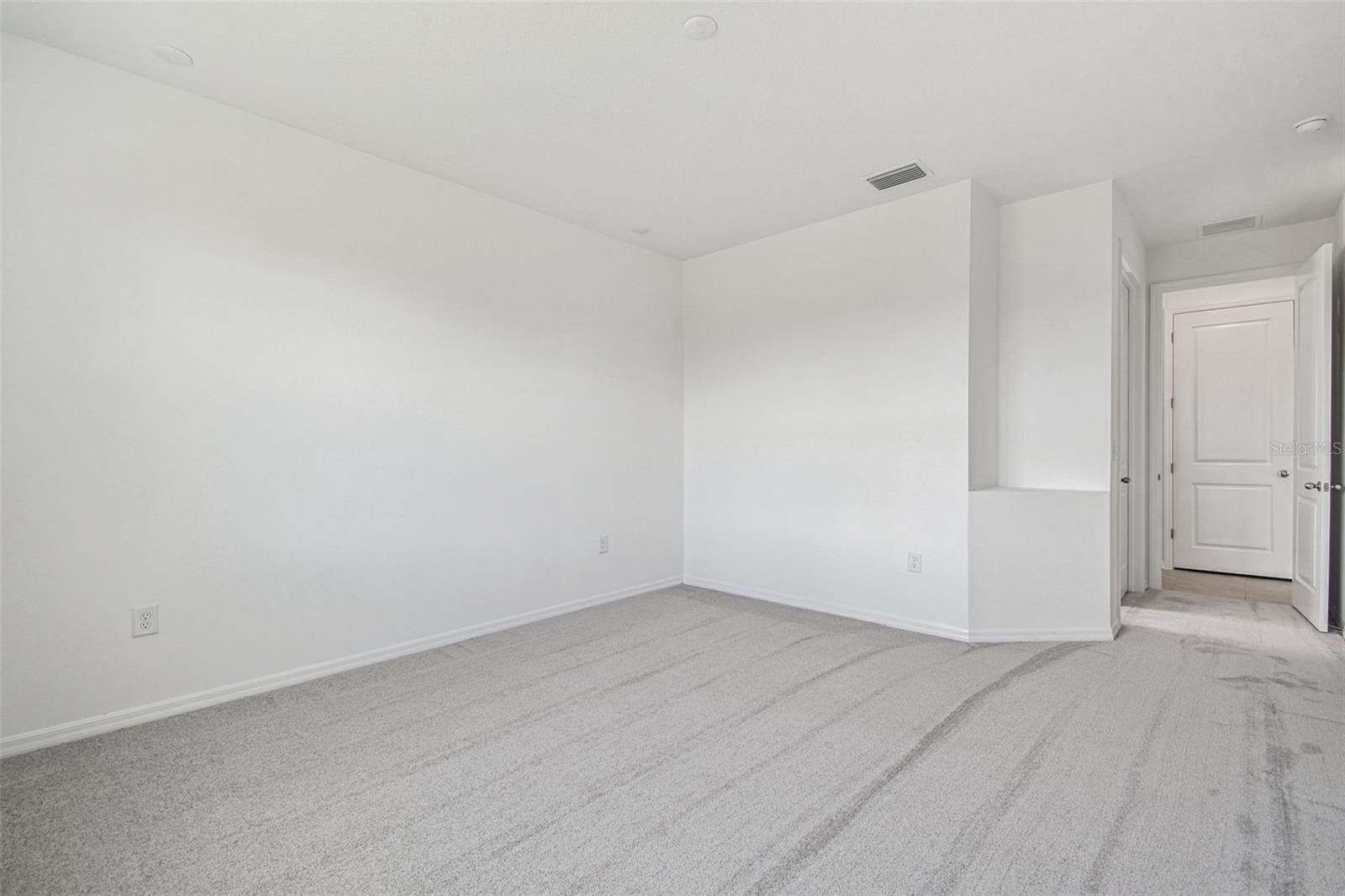 Image 40 of 90 For 260 Hillshire Place