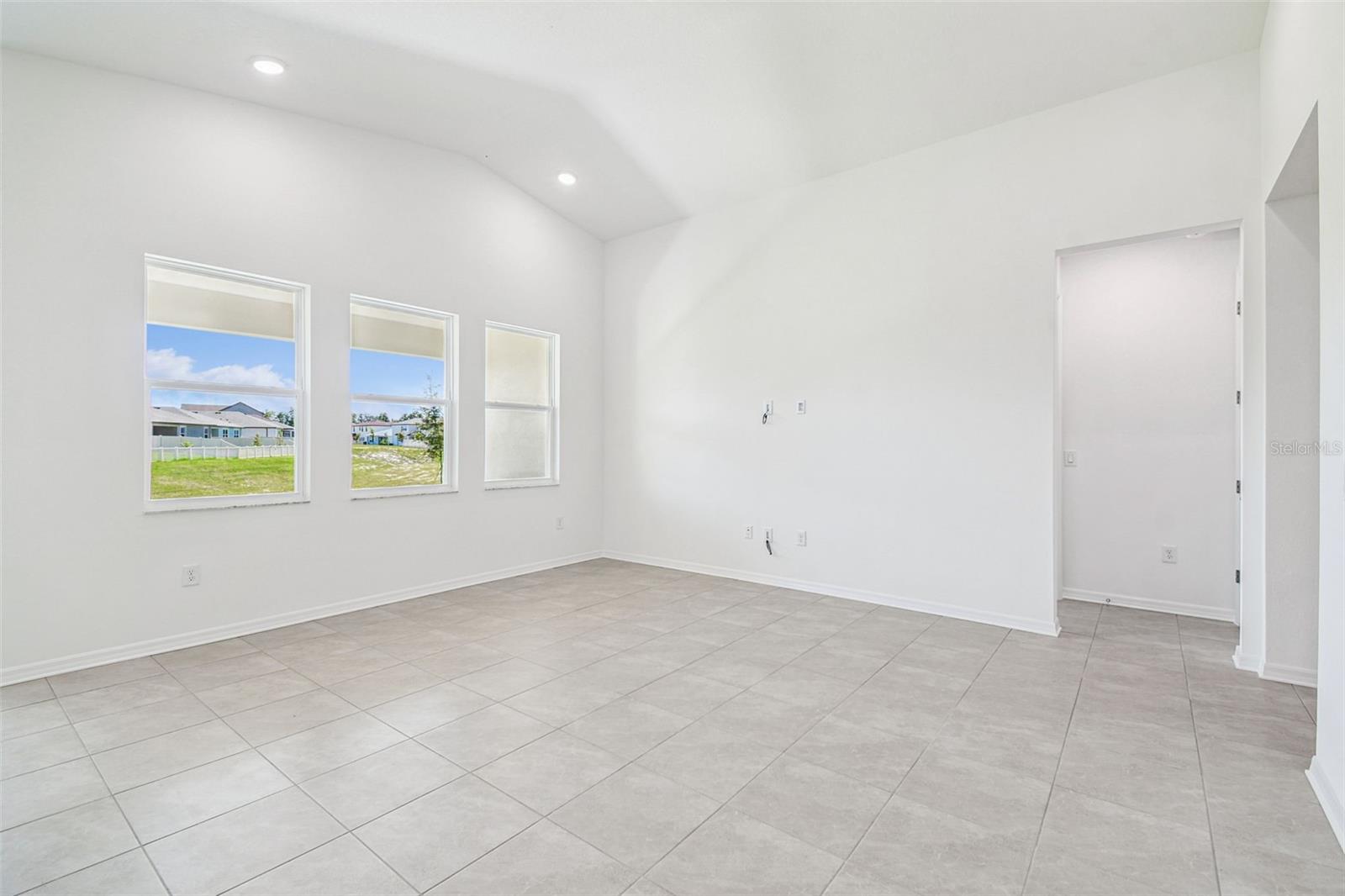 Image 41 of 90 For 260 Hillshire Place