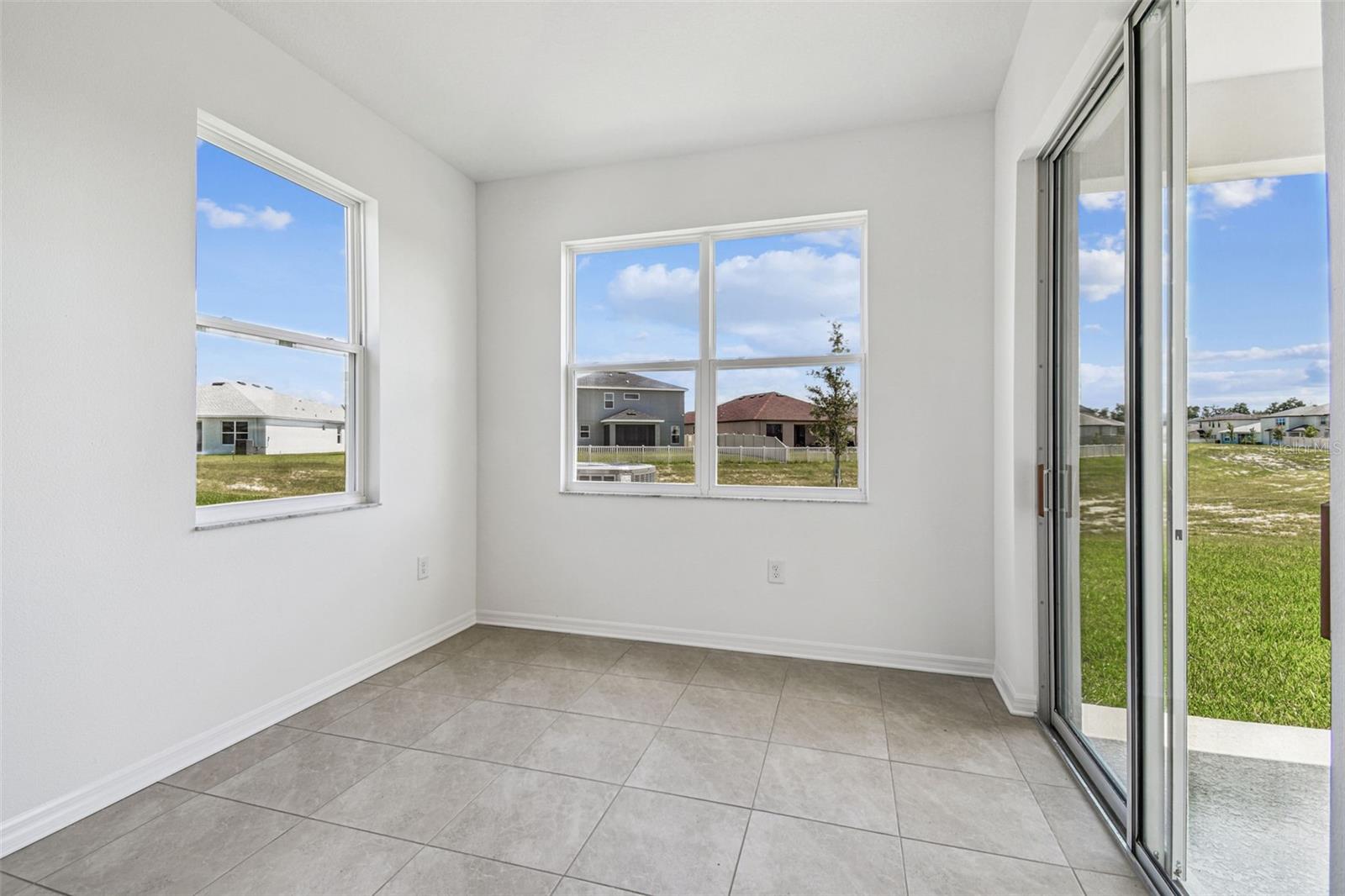 Image 42 of 90 For 260 Hillshire Place