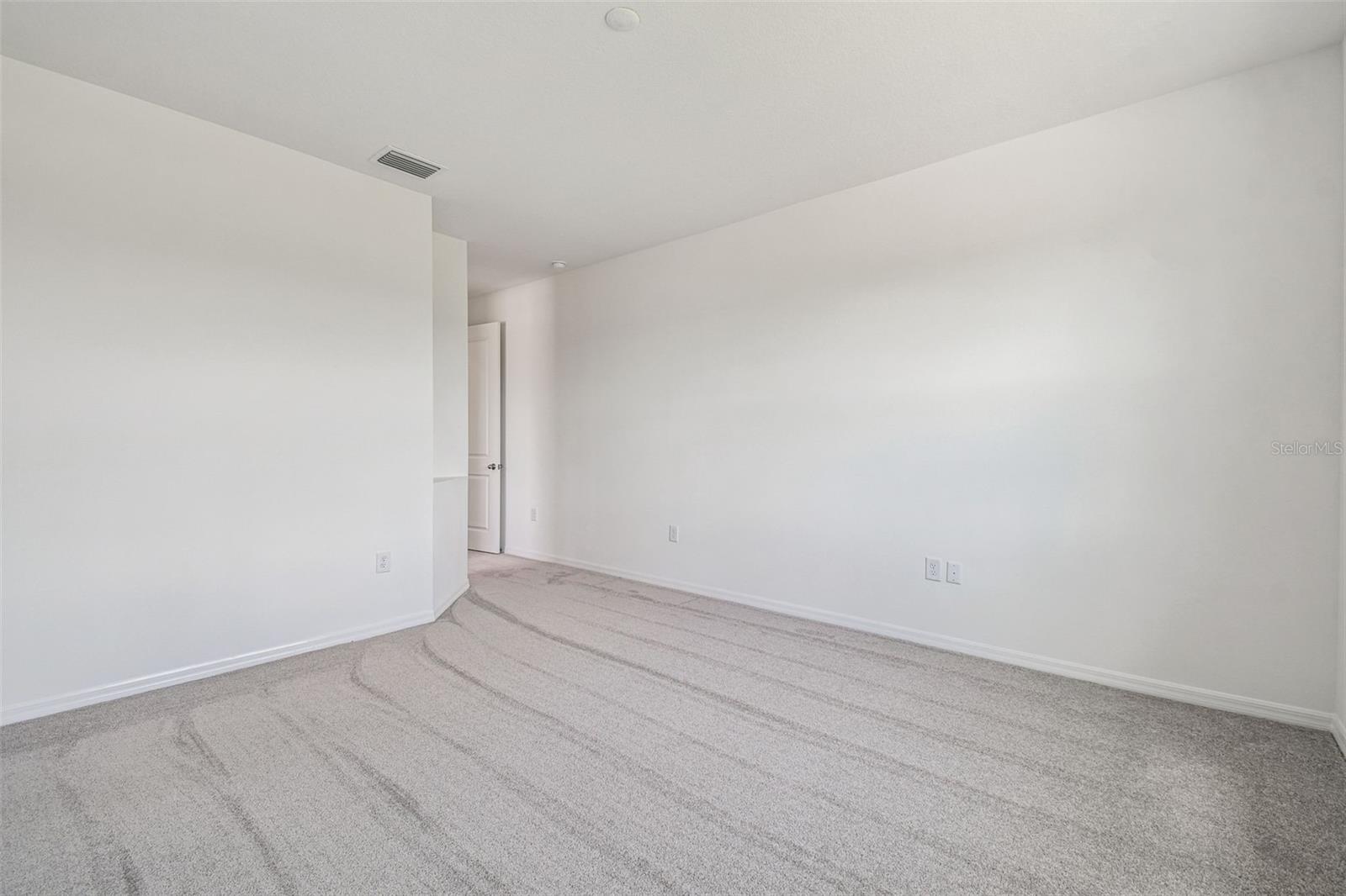 Image 46 of 90 For 260 Hillshire Place