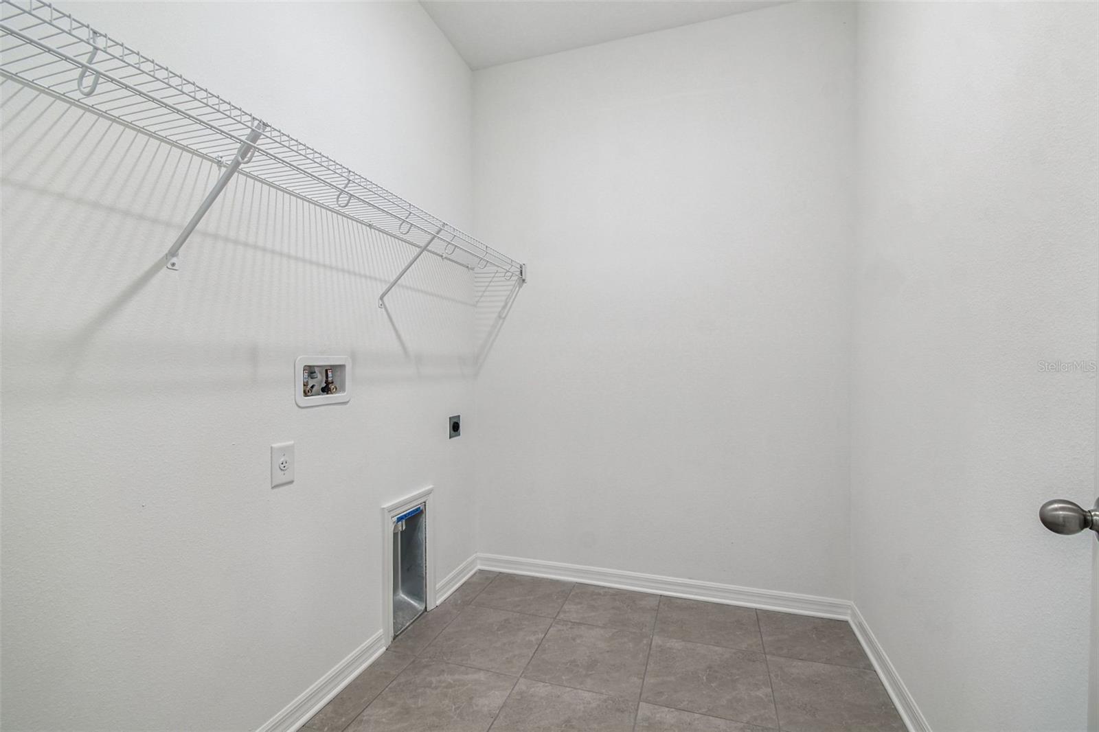 Image 57 of 90 For 260 Hillshire Place