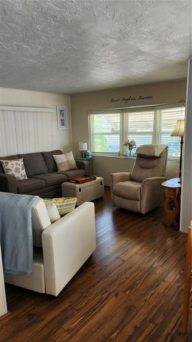 Listing photo id 8 for 2309 17th Street Lane W
