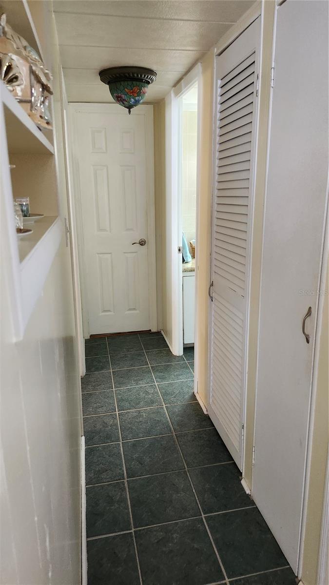 Listing photo id 9 for 2309 17th Street Lane W