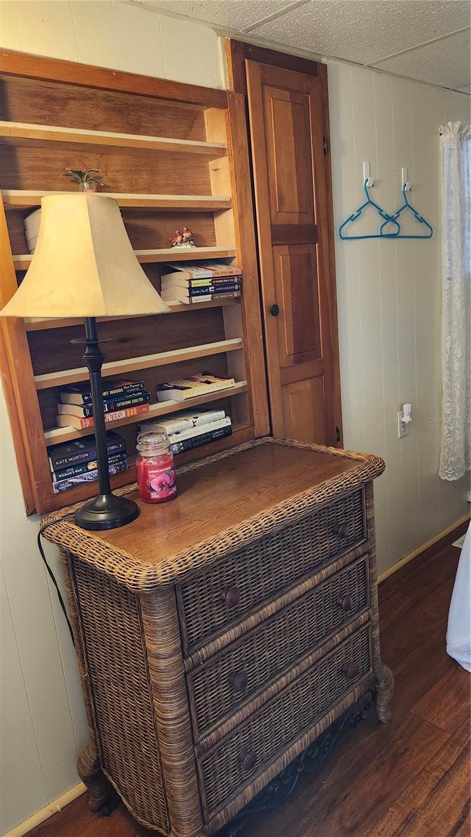 Listing photo id 10 for 2309 17th Street Lane W