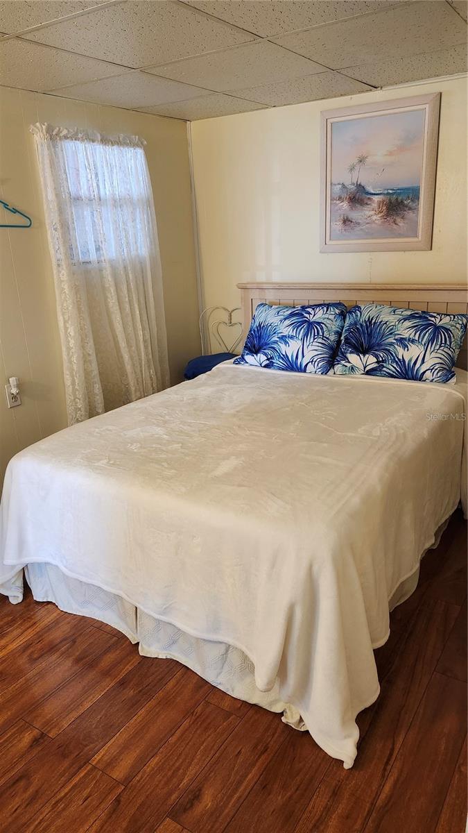 Listing photo id 11 for 2309 17th Street Lane W