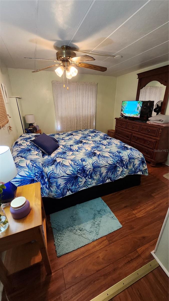 Listing photo id 13 for 2309 17th Street Lane W