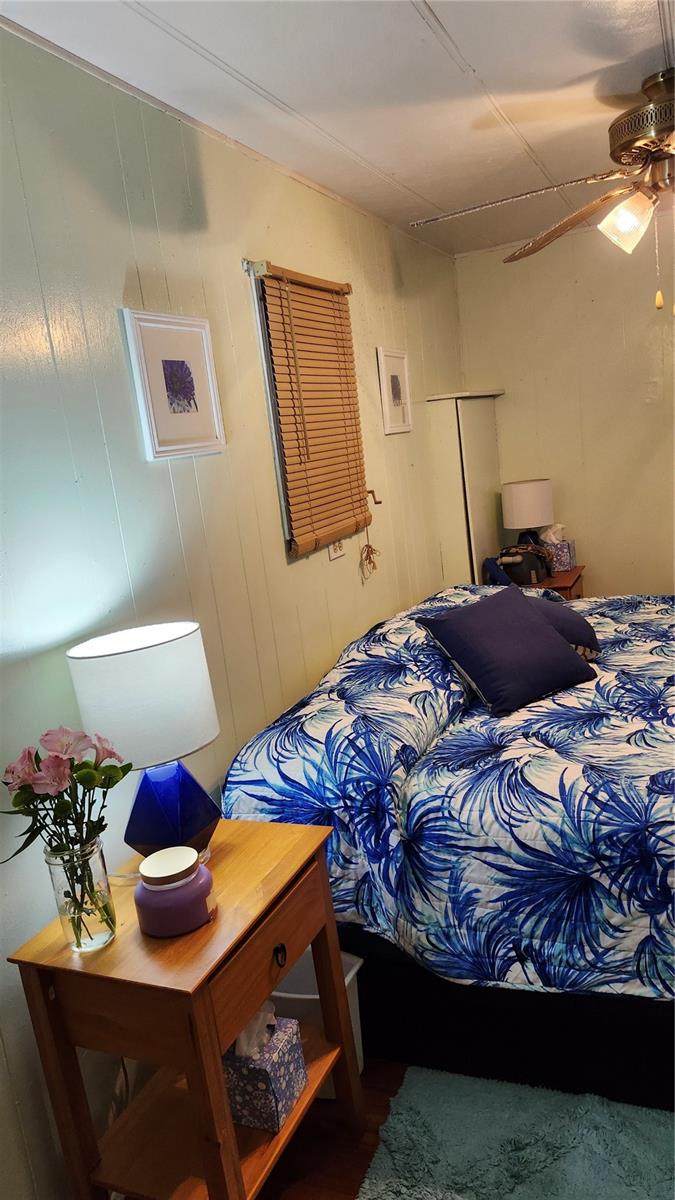 Listing photo id 15 for 2309 17th Street Lane W