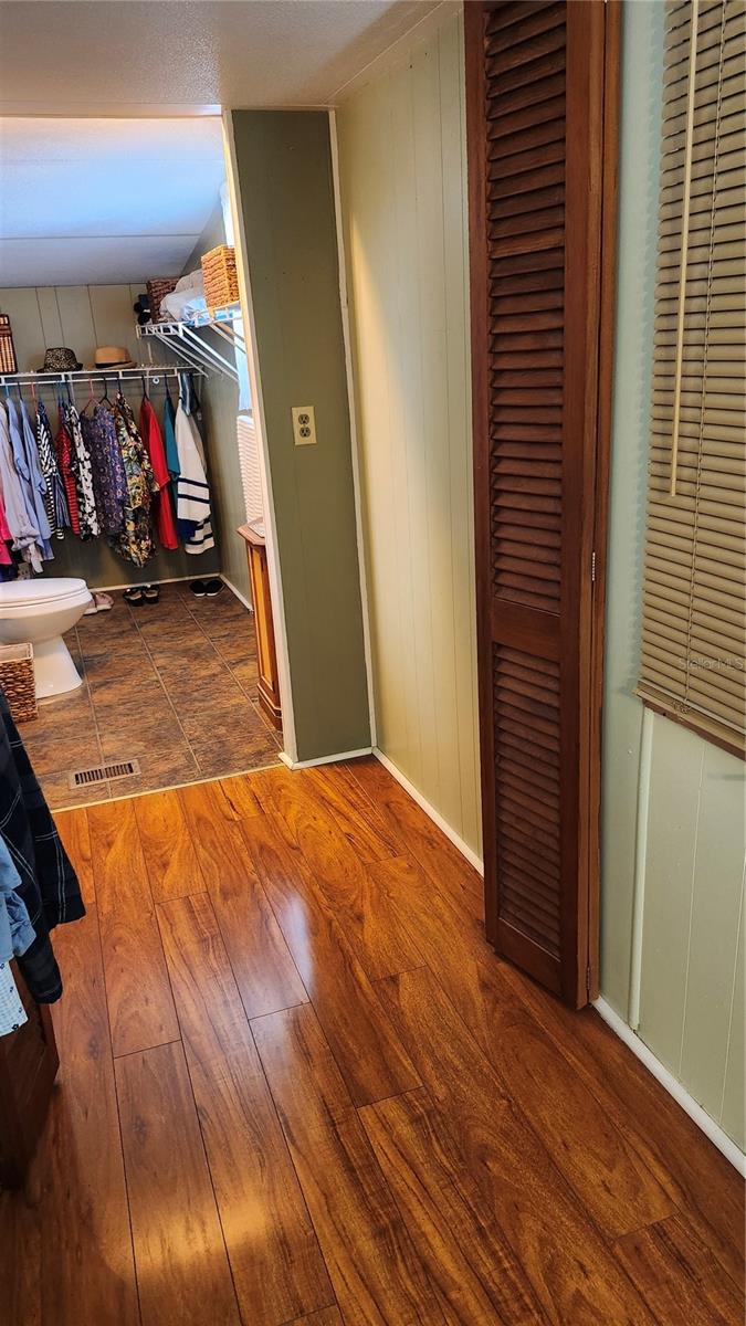 Listing photo id 16 for 2309 17th Street Lane W